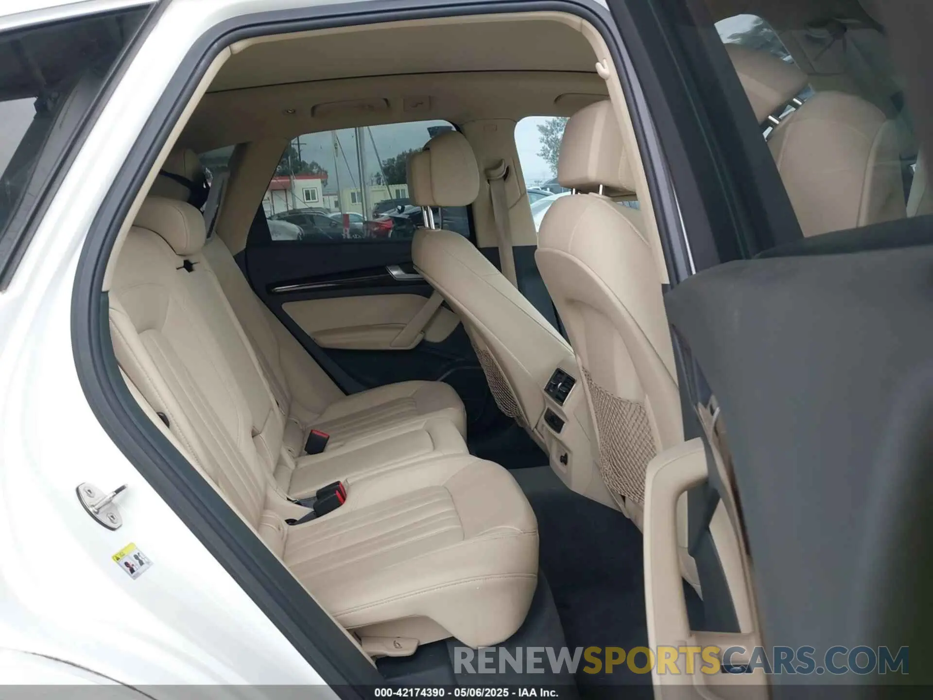 8 Photograph of a damaged car WA1BNAFY2K2102852 AUDI Q5 2019
