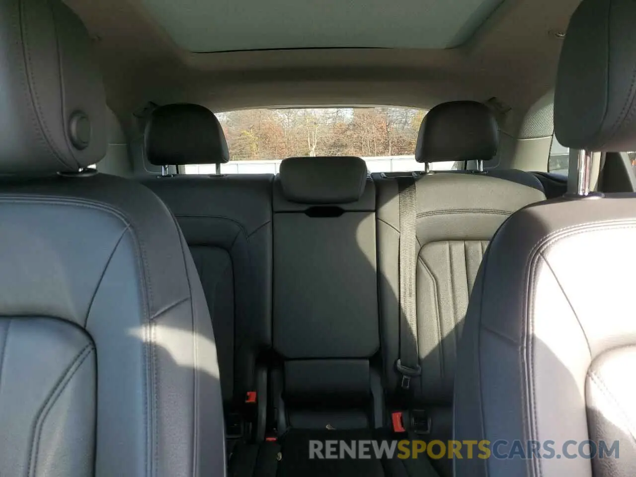 10 Photograph of a damaged car WA1BNAFY3K2128327 AUDI Q5 2019