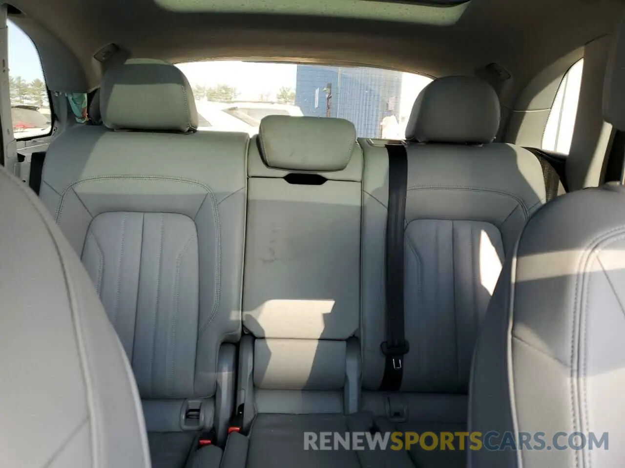 10 Photograph of a damaged car WA1BNAFY6K2057026 AUDI Q5 2019