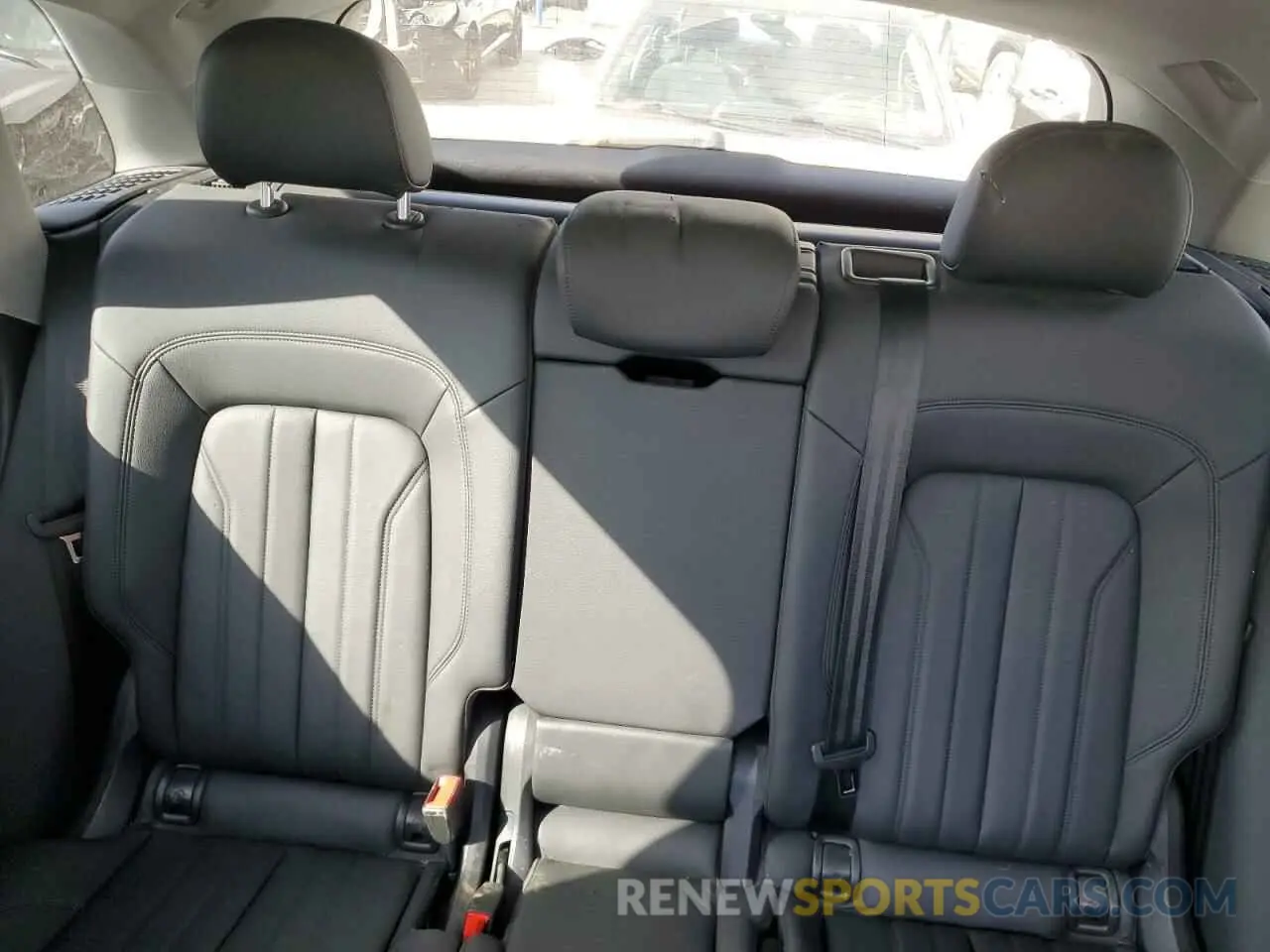 10 Photograph of a damaged car WA1BNAFY6K2088843 AUDI Q5 2019