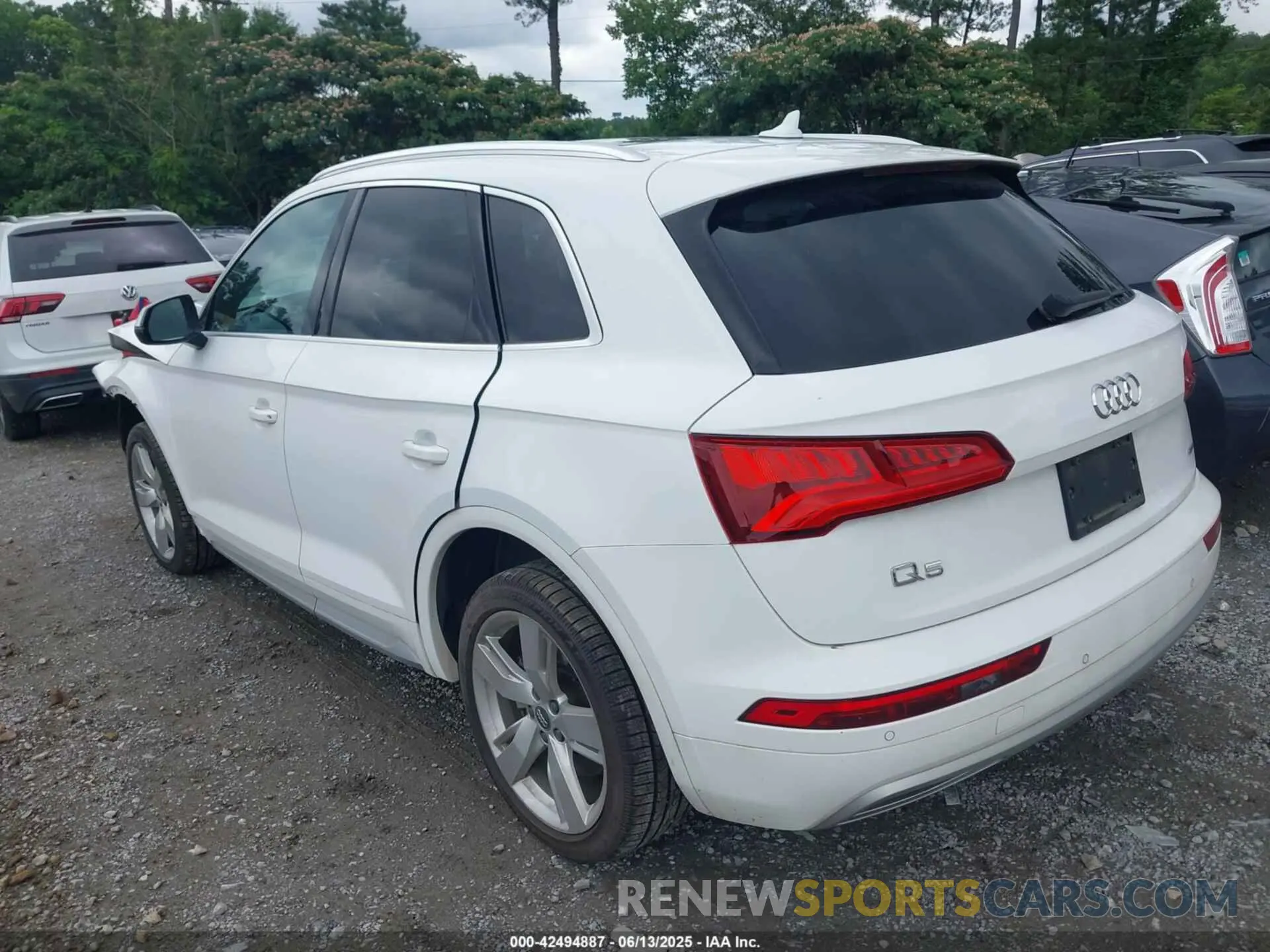 3 Photograph of a damaged car WA1BNAFY7K2020079 AUDI Q5 2019