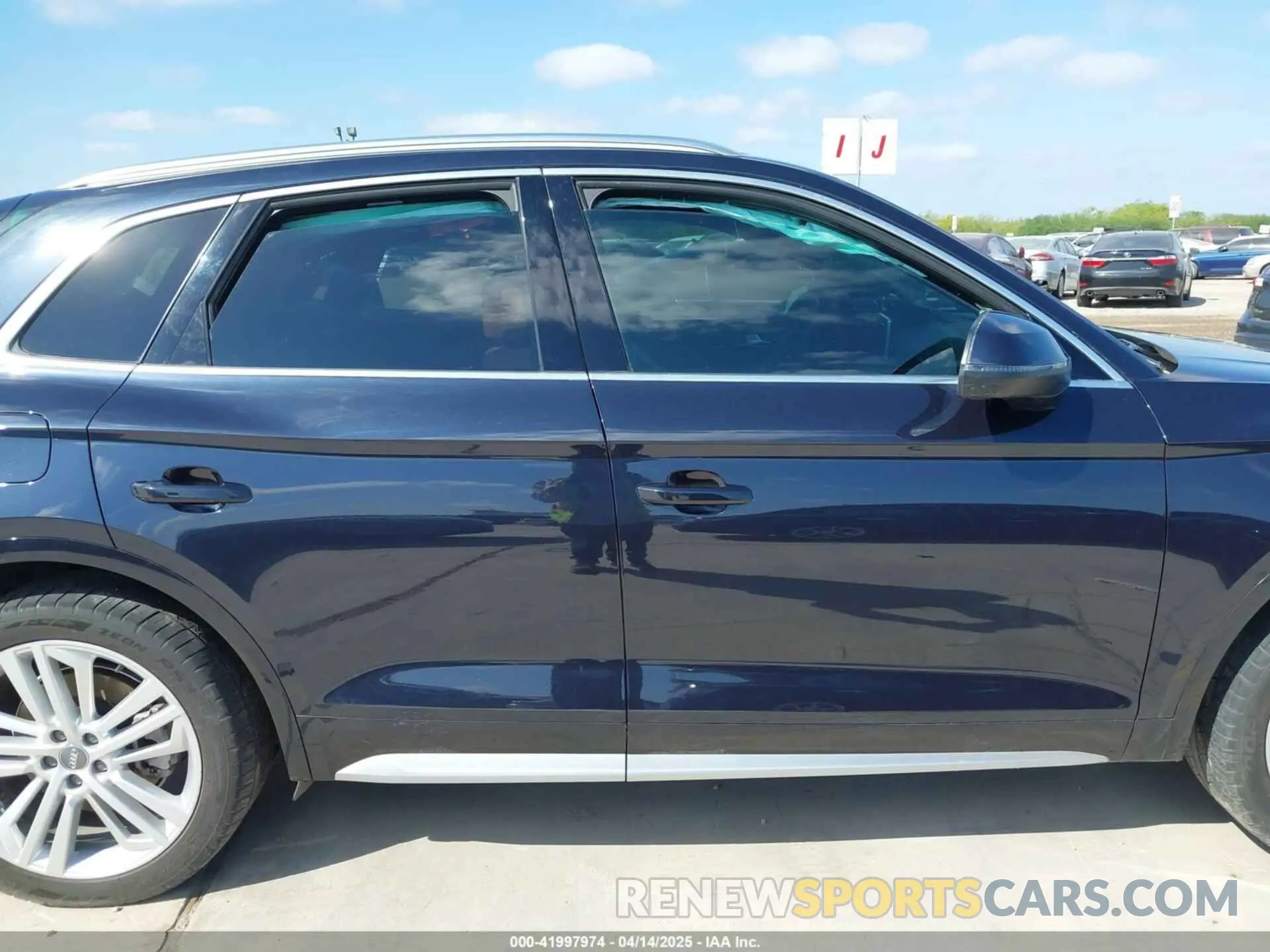 12 Фотография поврежденного автомобиля WA1BNAFY7K2022057 AUDI Q5 2019