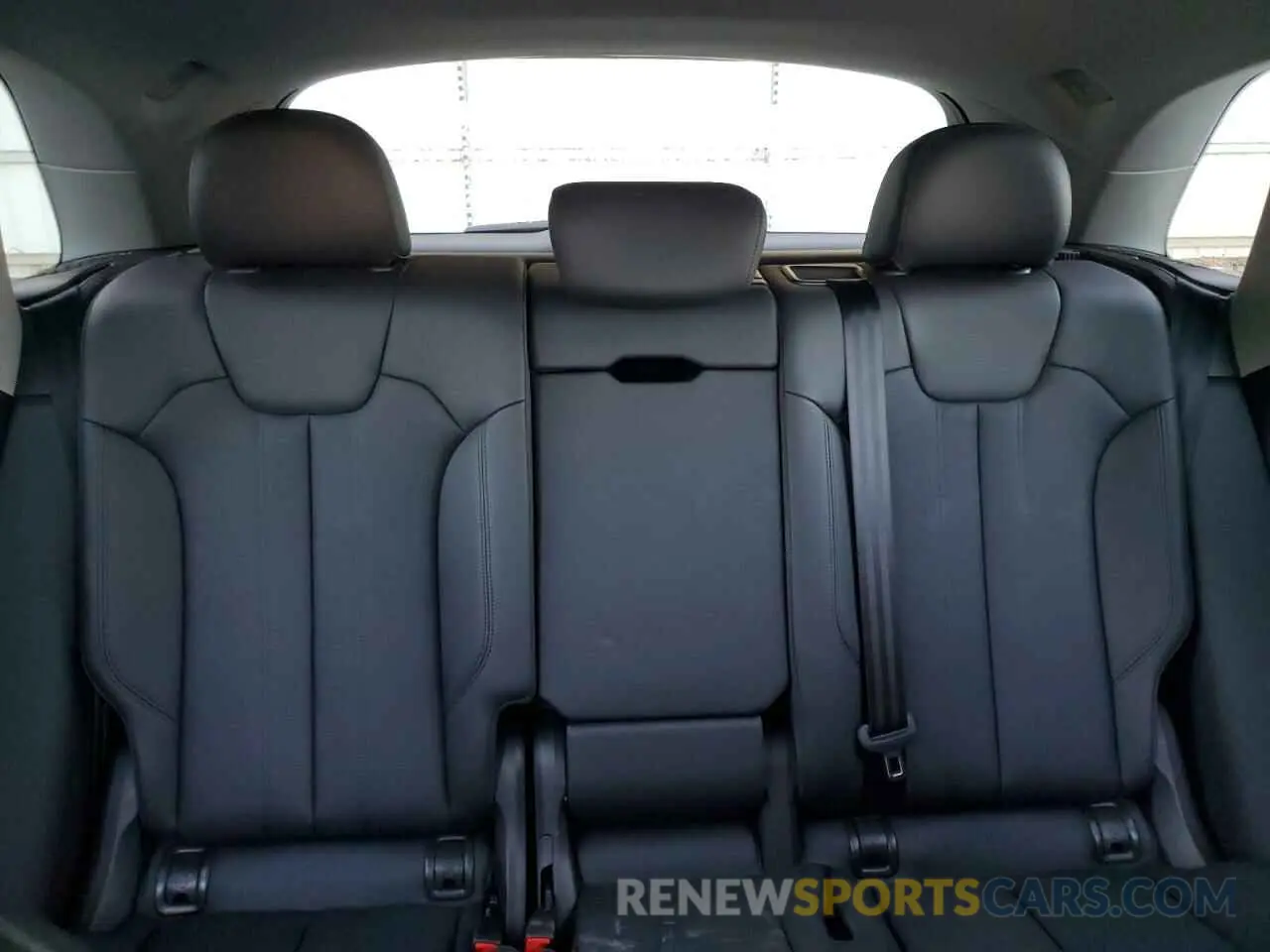 10 Photograph of a damaged car WA1BNAFY7K2052546 AUDI Q5 2019