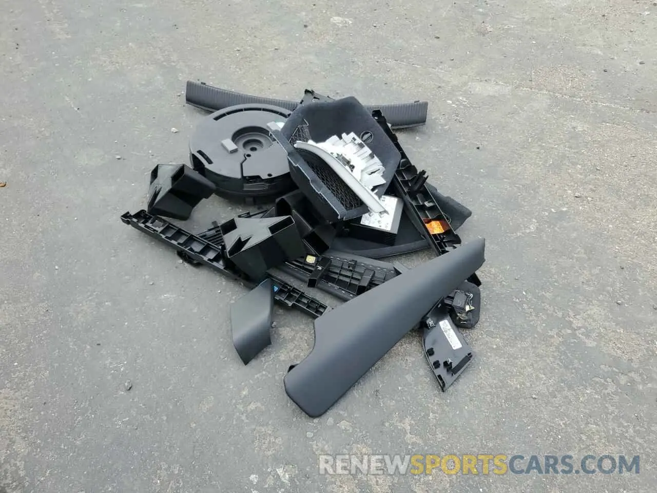15 Photograph of a damaged car WA1BNAFY8K2041961 AUDI Q5 2019