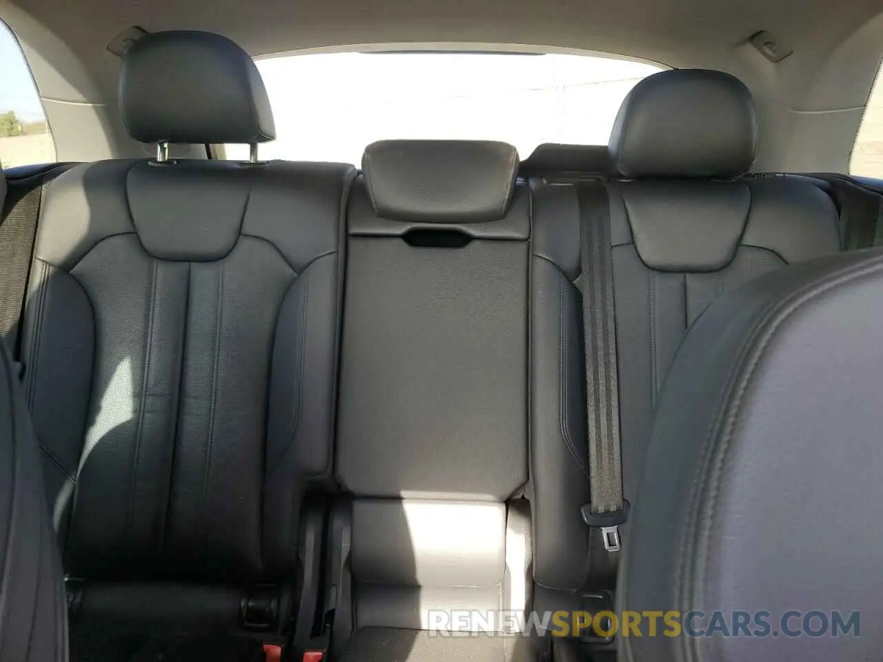 10 Photograph of a damaged car WA1BNAFY9K2121348 AUDI Q5 2019