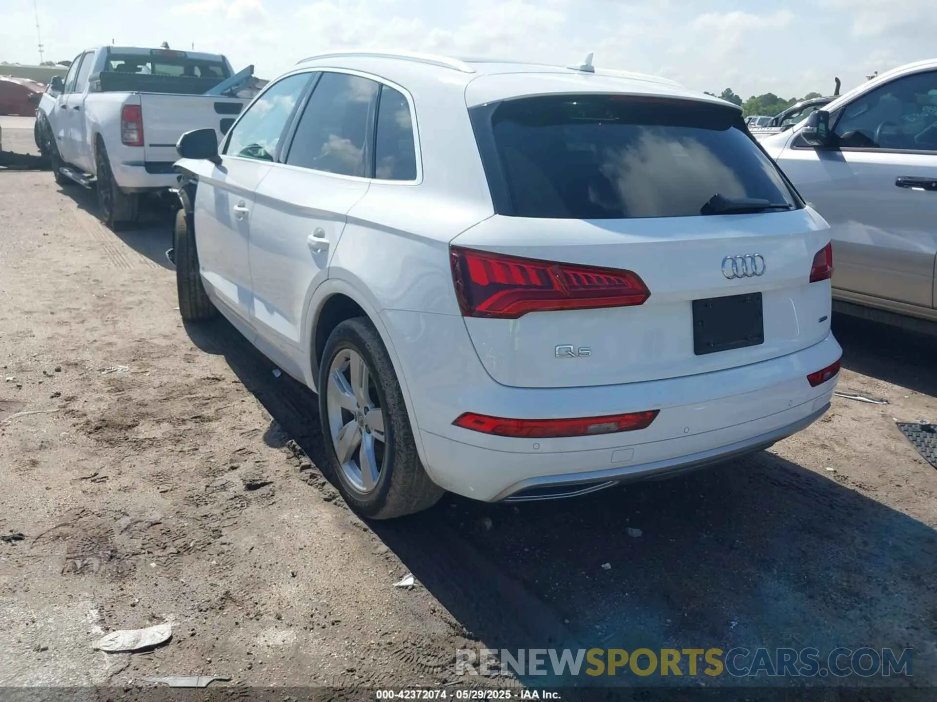 3 Фотография поврежденного автомобиля WA1BNAFYXK2144783 AUDI Q5 2019