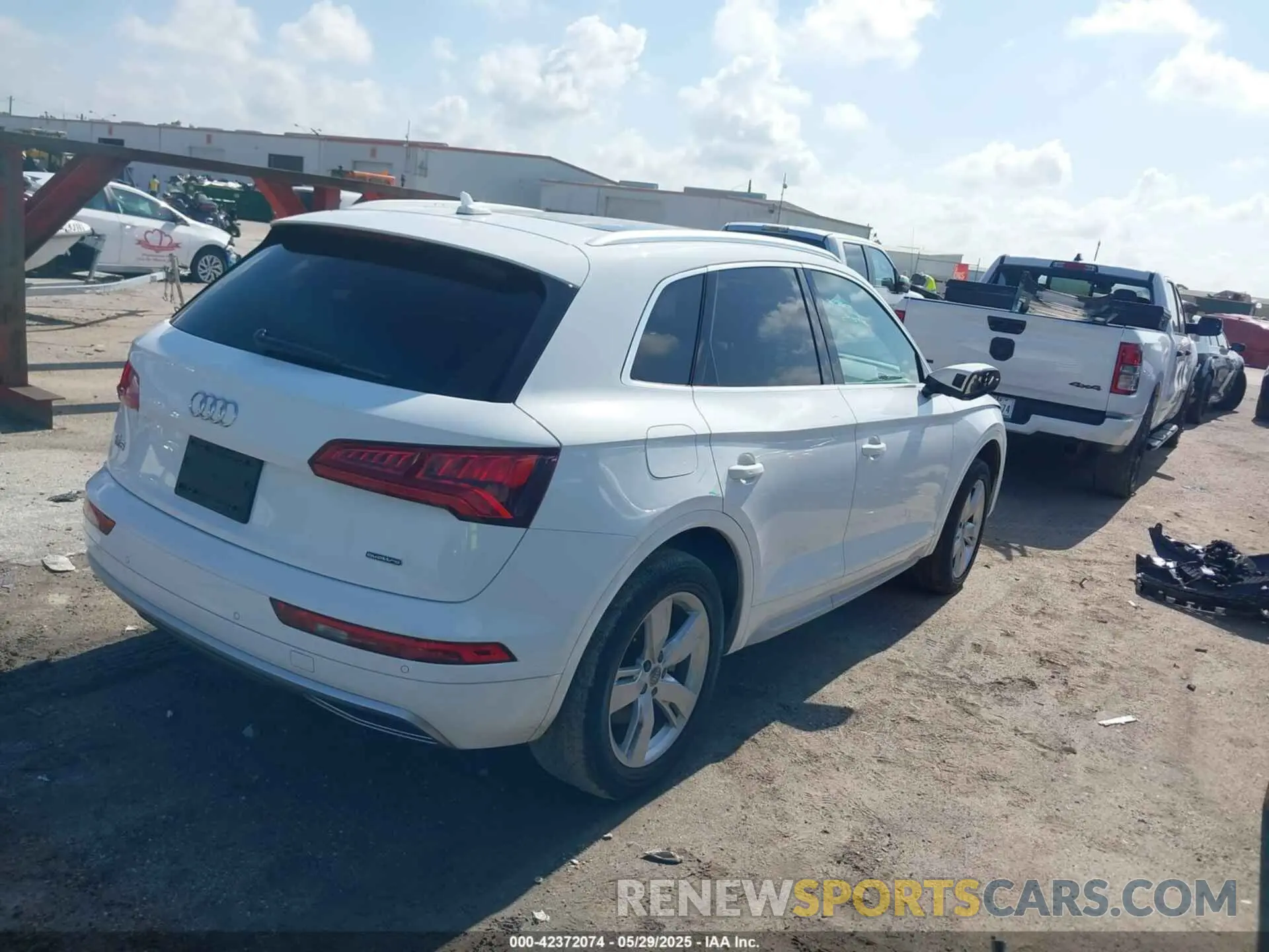 4 Фотография поврежденного автомобиля WA1BNAFYXK2144783 AUDI Q5 2019