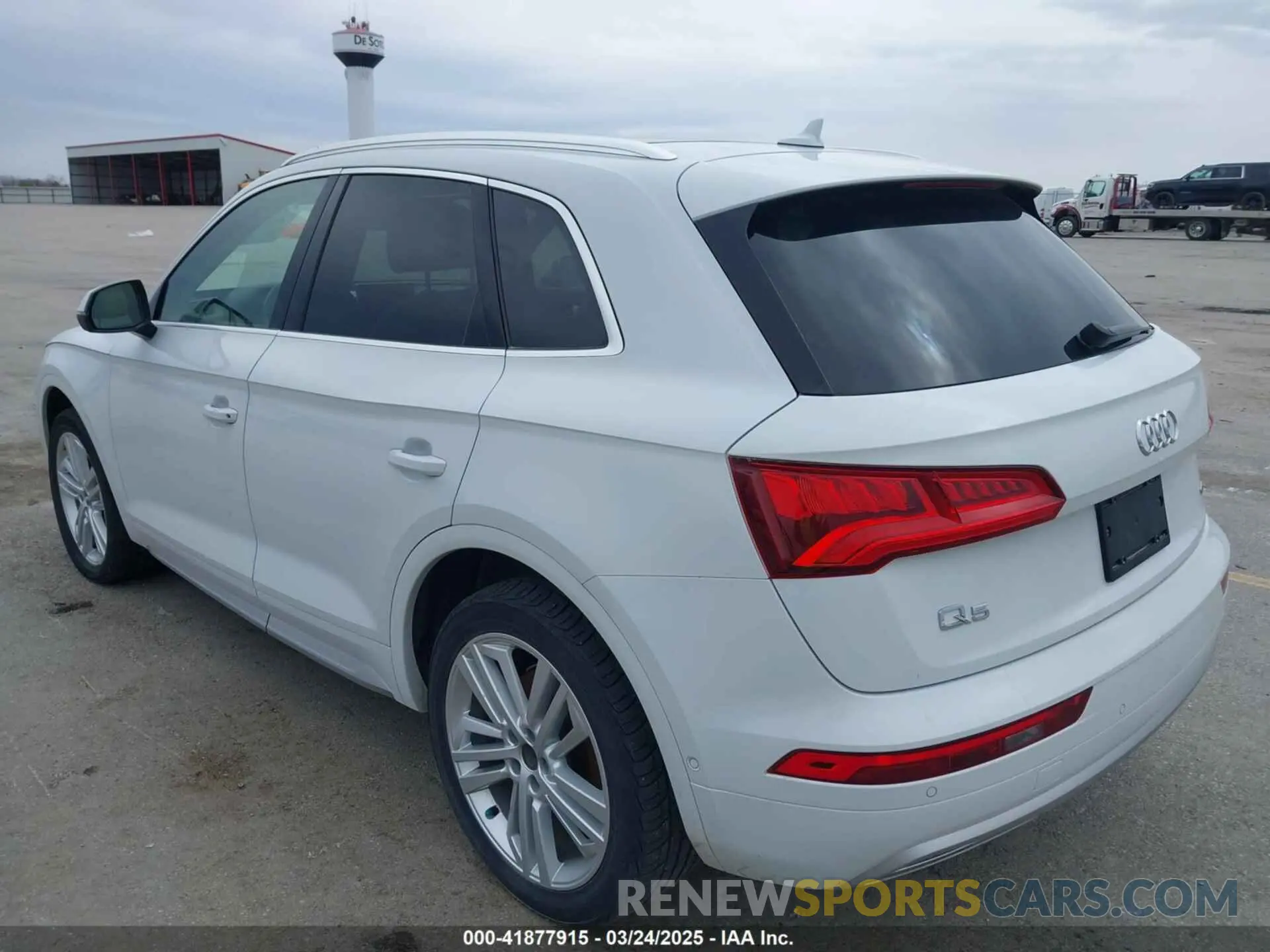 3 Photograph of a damaged car WA1CNAFY5K2057135 AUDI Q5 2019