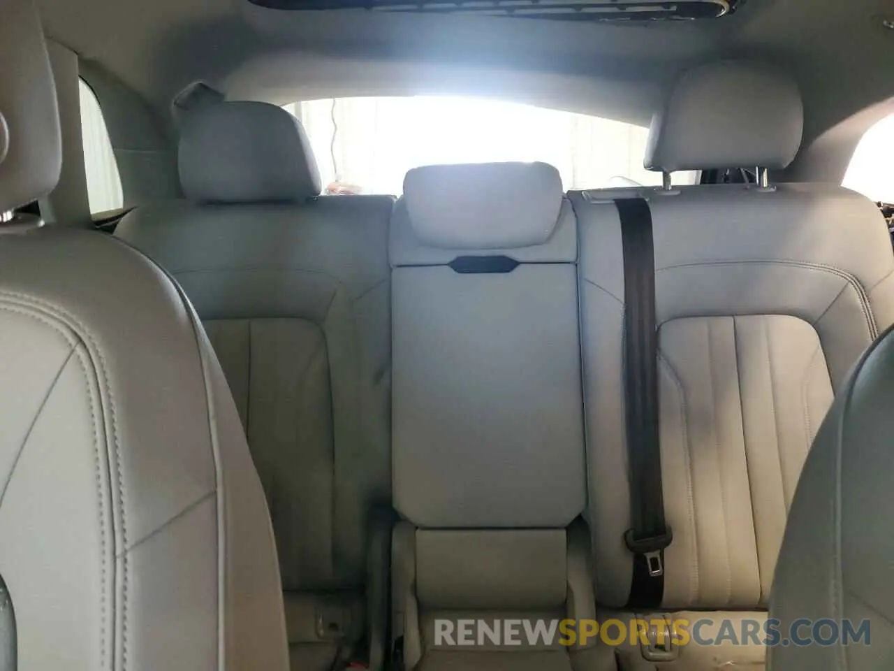 10 Photograph of a damaged car WA1CNAFYXK2076604 AUDI Q5 2019