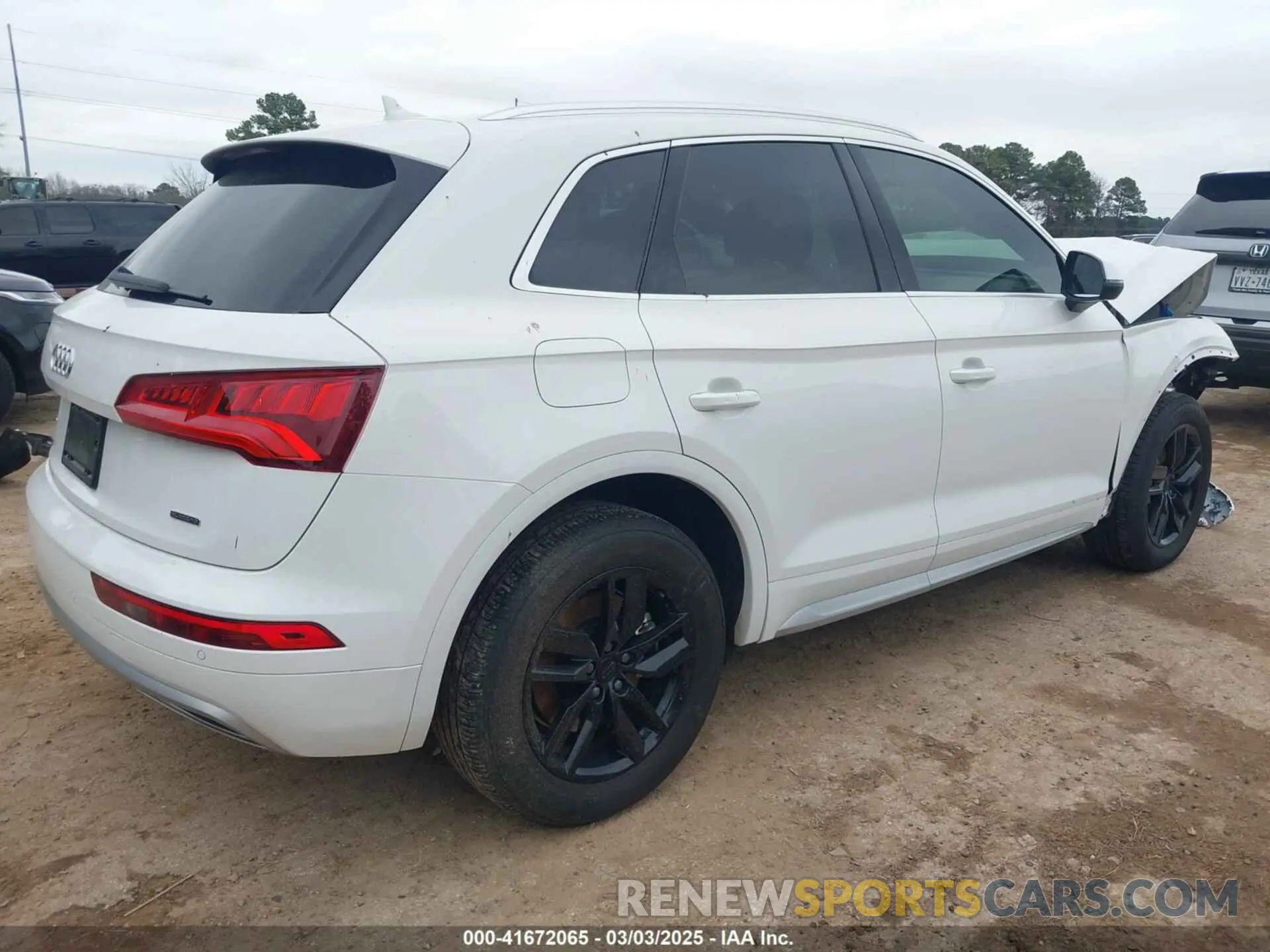 4 Photograph of a damaged car WA1ANAFY0L2071405 AUDI Q5 2020