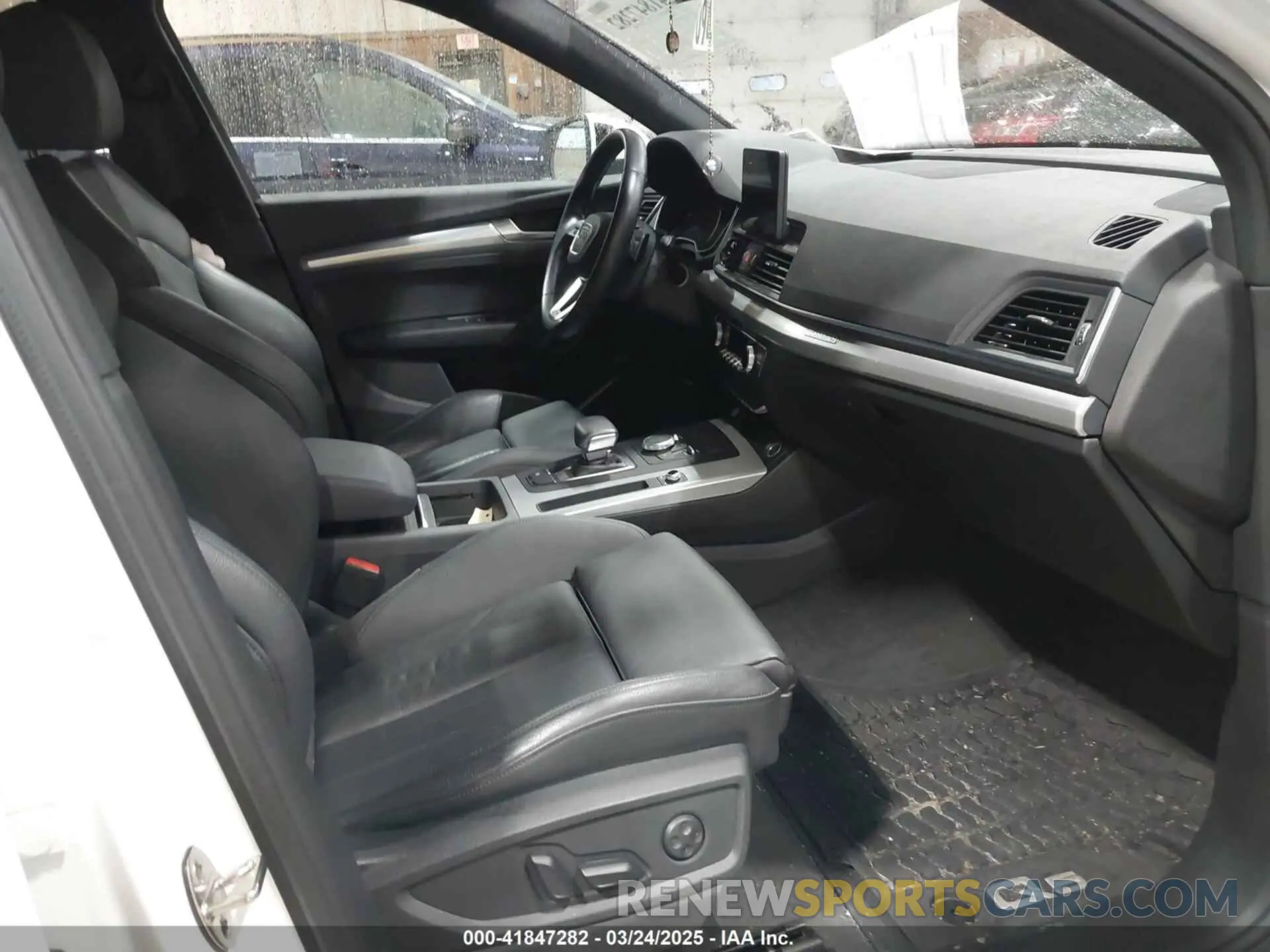 5 Фотография поврежденного автомобиля WA1ANAFY0L2108758 AUDI Q5 2020