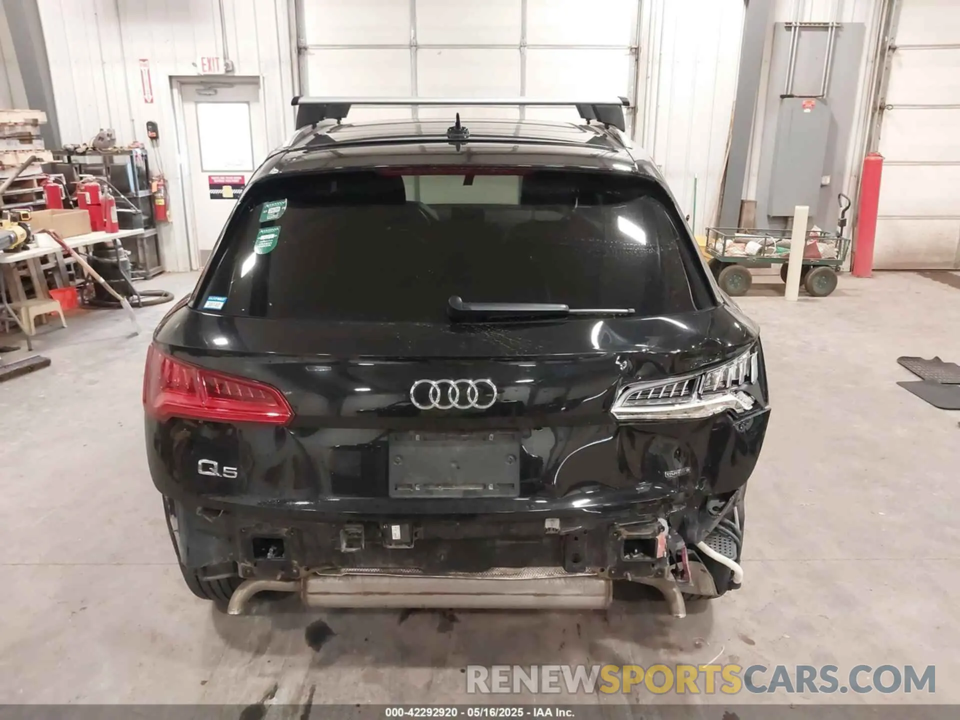 17 Photograph of a damaged car WA1ANAFY0L2114964 AUDI Q5 2020