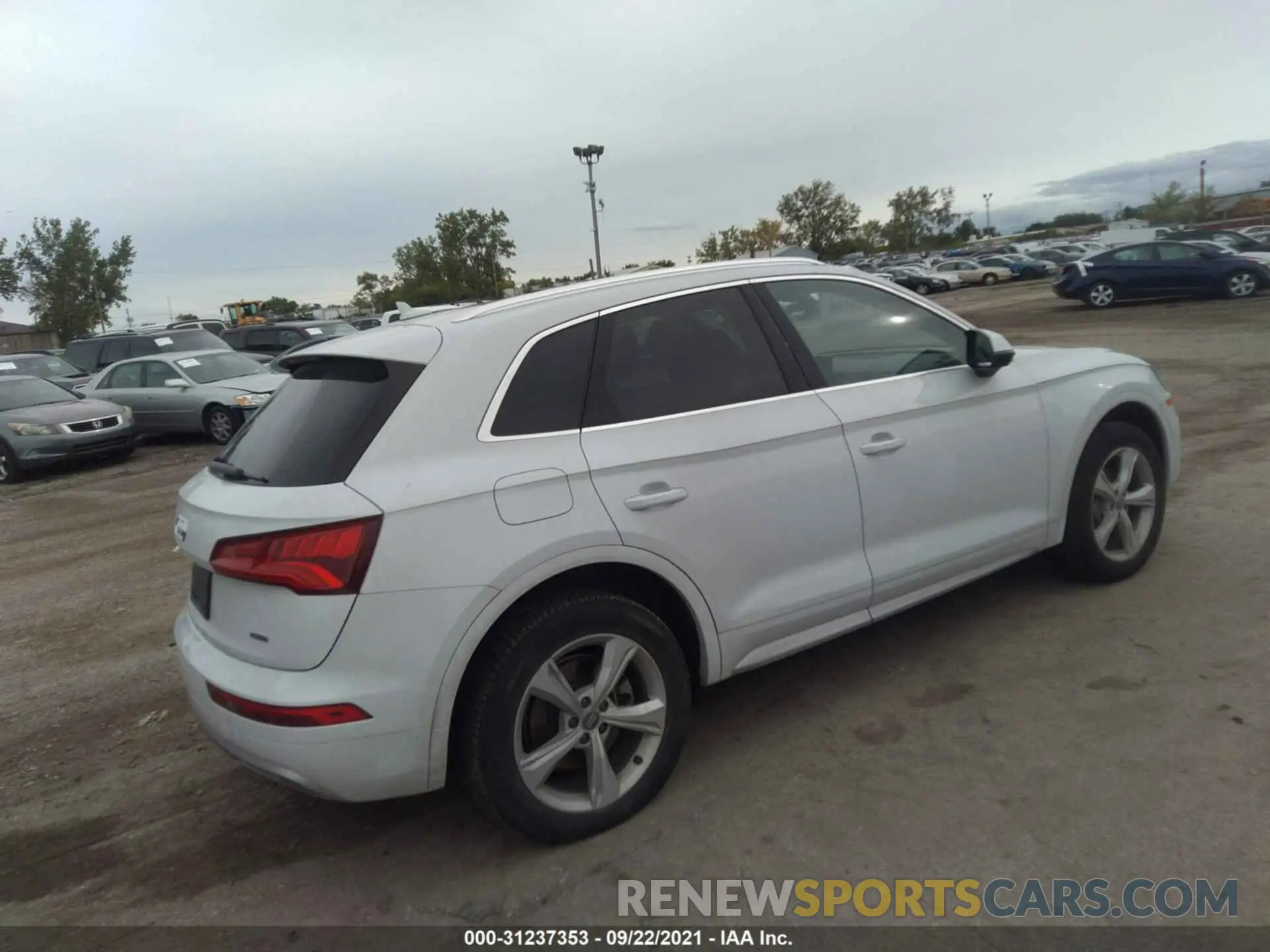 4 Photograph of a damaged car WA1ANAFY2L2013120 AUDI Q5 2020