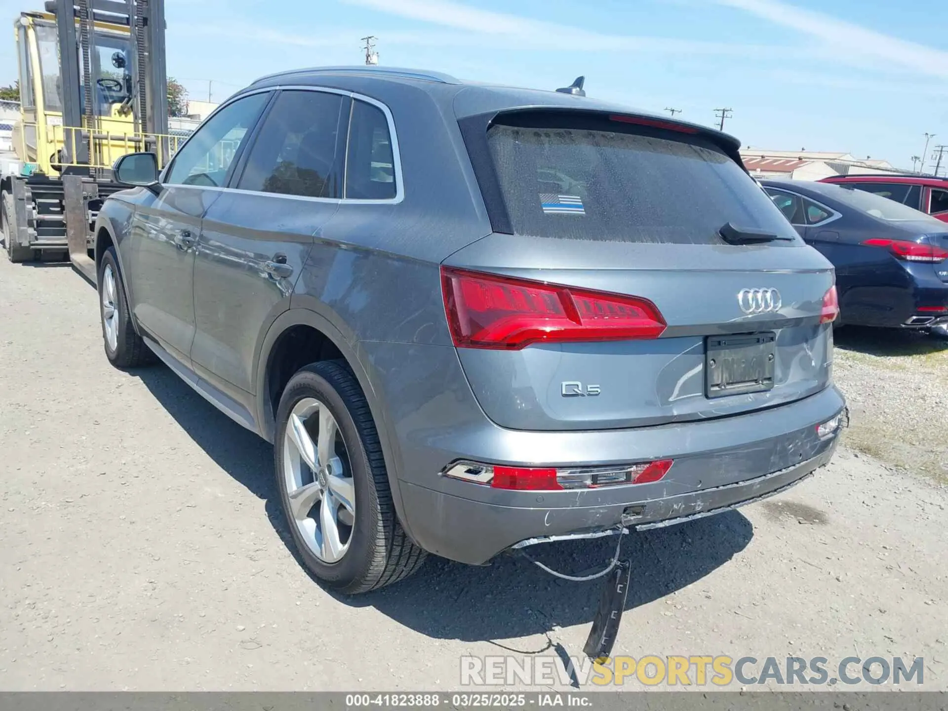 3 Фотография поврежденного автомобиля WA1ANAFY3L2066957 AUDI Q5 2020