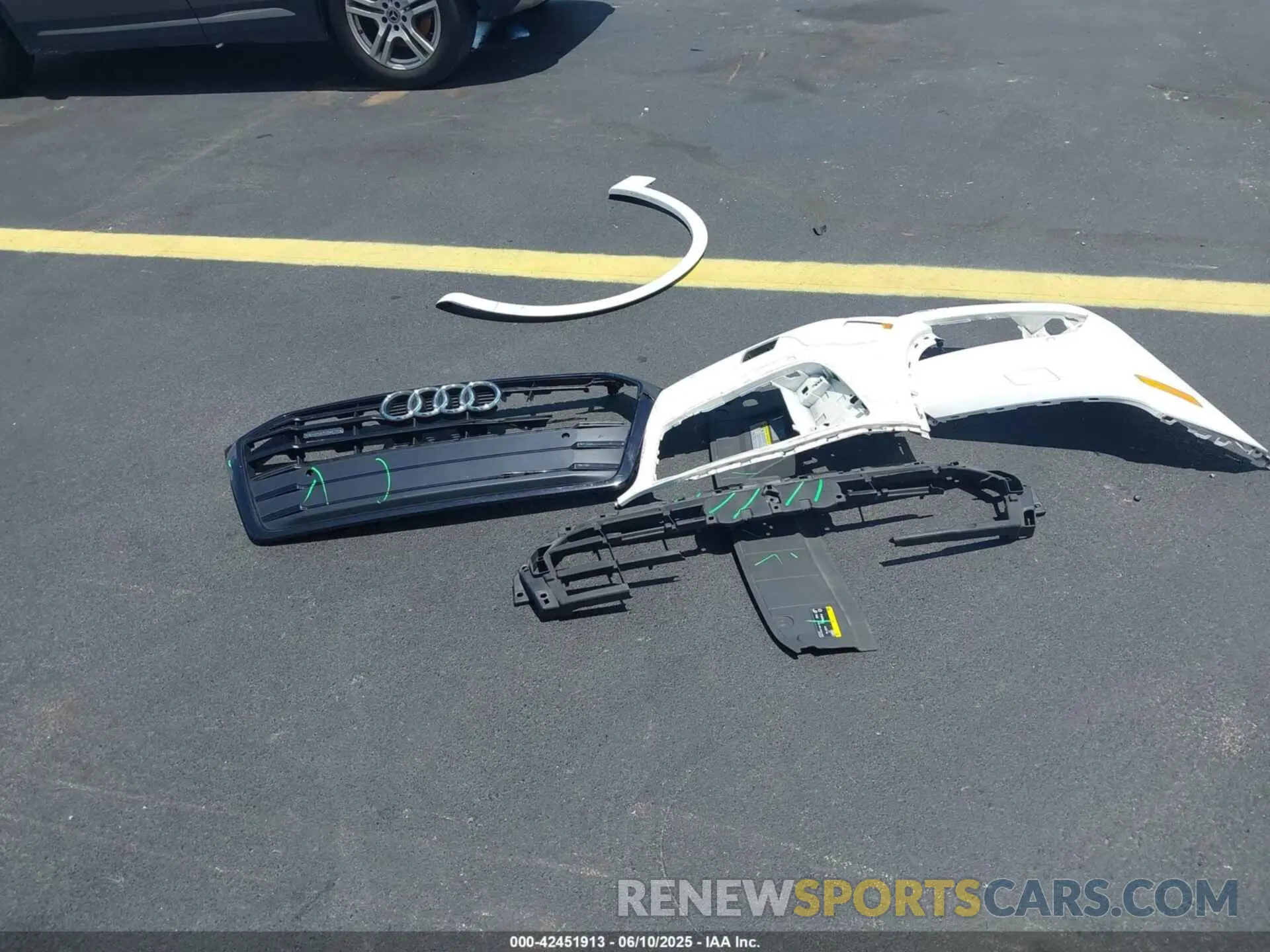 12 Photograph of a damaged car WA1ANAFY4L2106527 AUDI Q5 2020