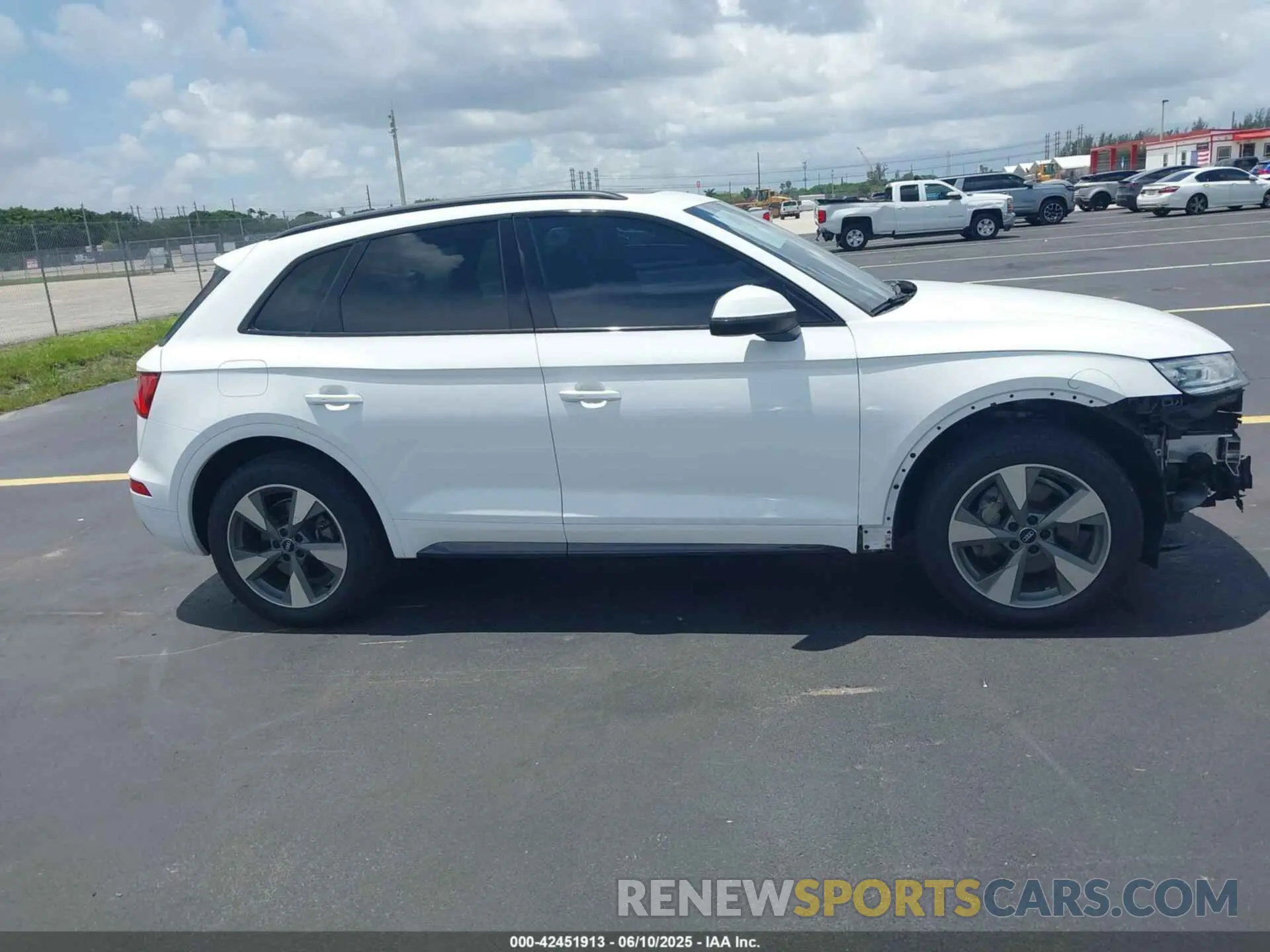 14 Photograph of a damaged car WA1ANAFY4L2106527 AUDI Q5 2020
