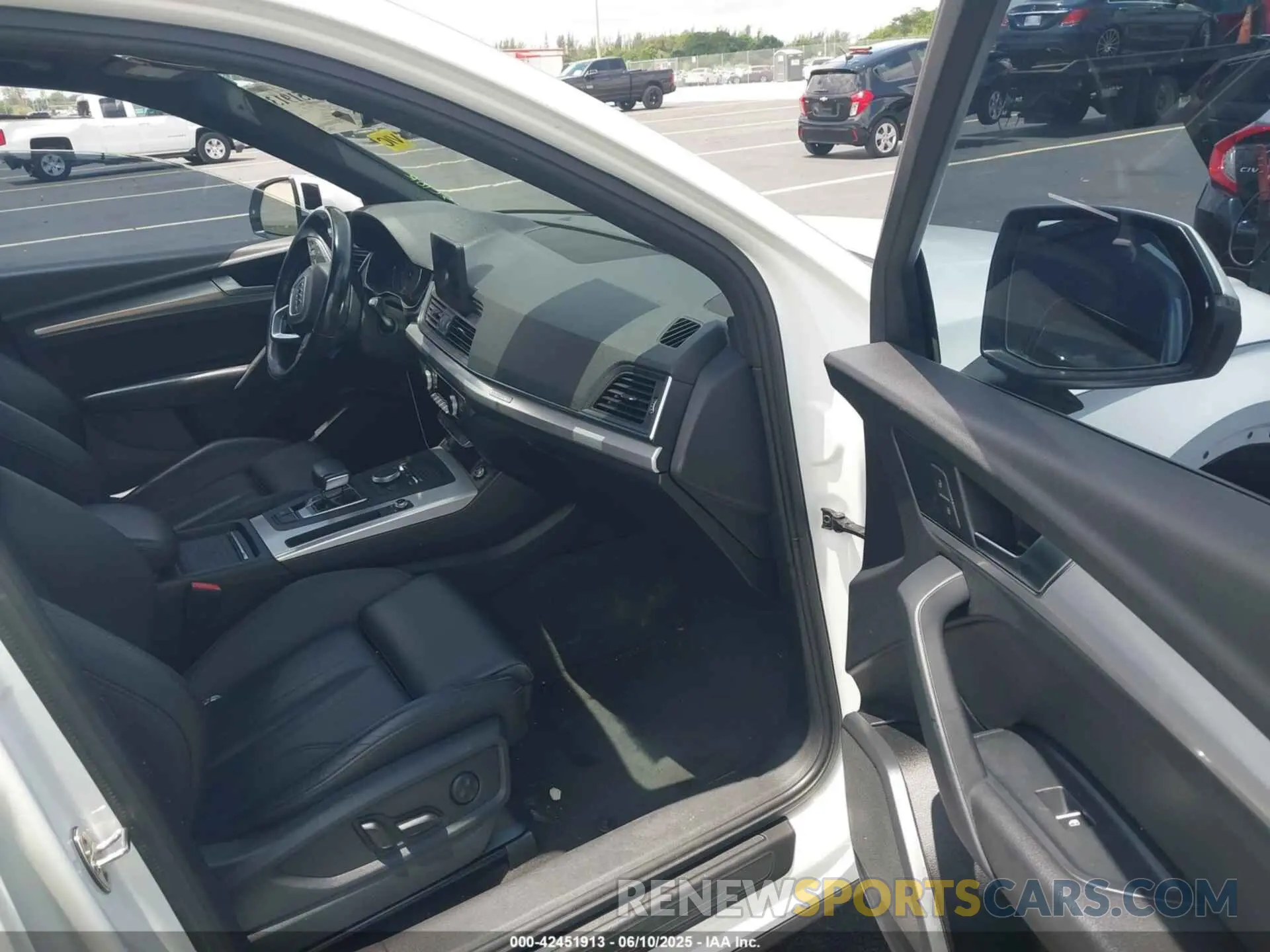 5 Photograph of a damaged car WA1ANAFY4L2106527 AUDI Q5 2020