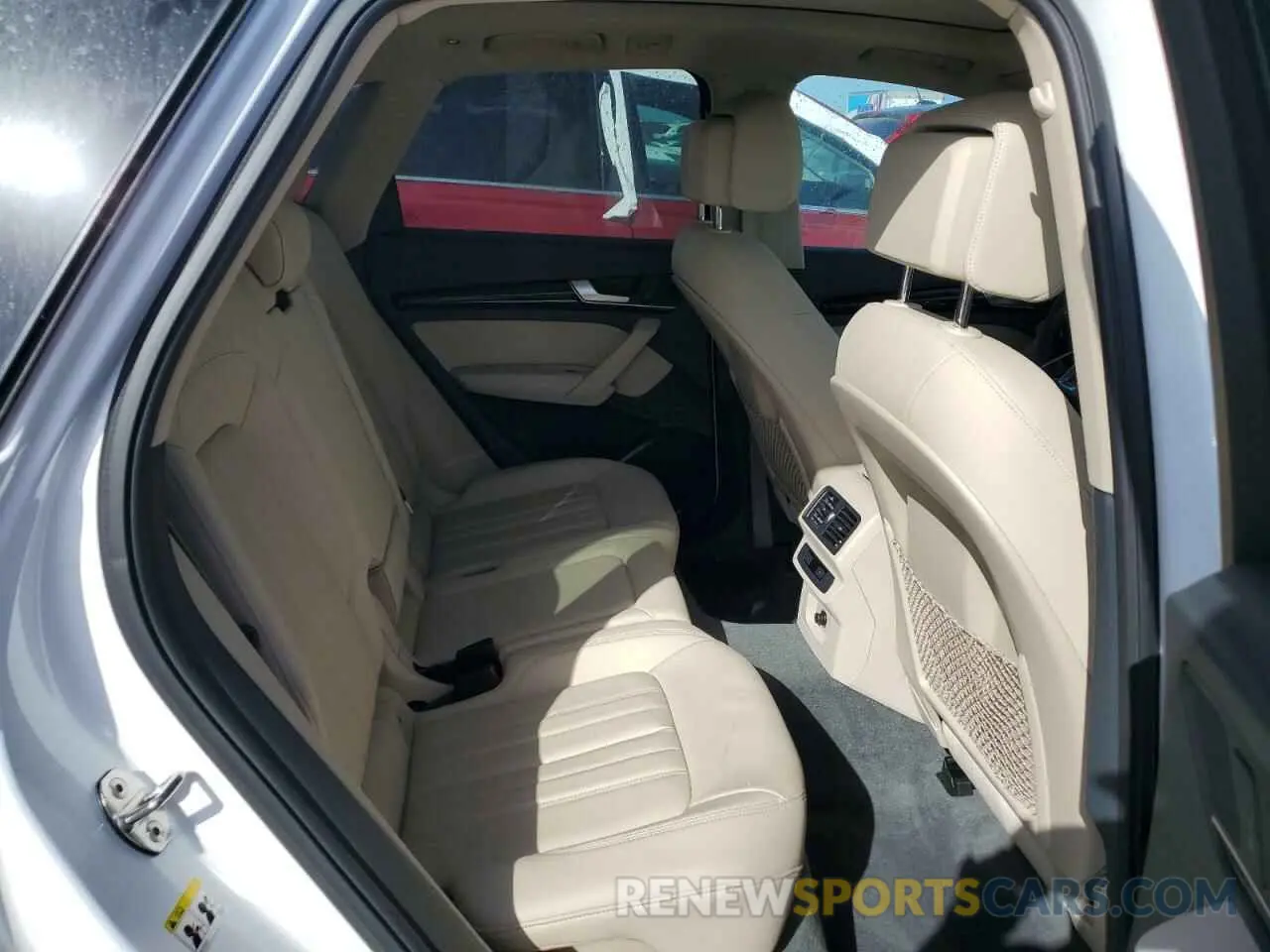 11 Фотография поврежденного автомобиля WA1ANAFY7L2045674 AUDI Q5 2020