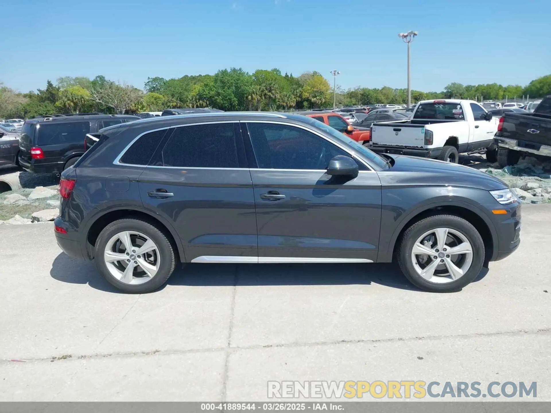 13 Фотография поврежденного автомобиля WA1ANAFY7L2079002 AUDI Q5 2020