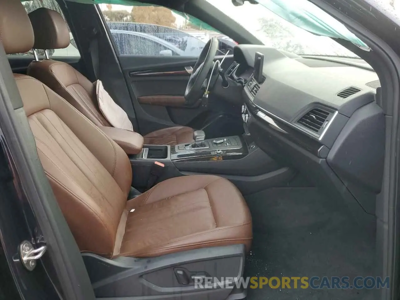 5 Photograph of a damaged car WA1ANAFY8L2044372 AUDI Q5 2020