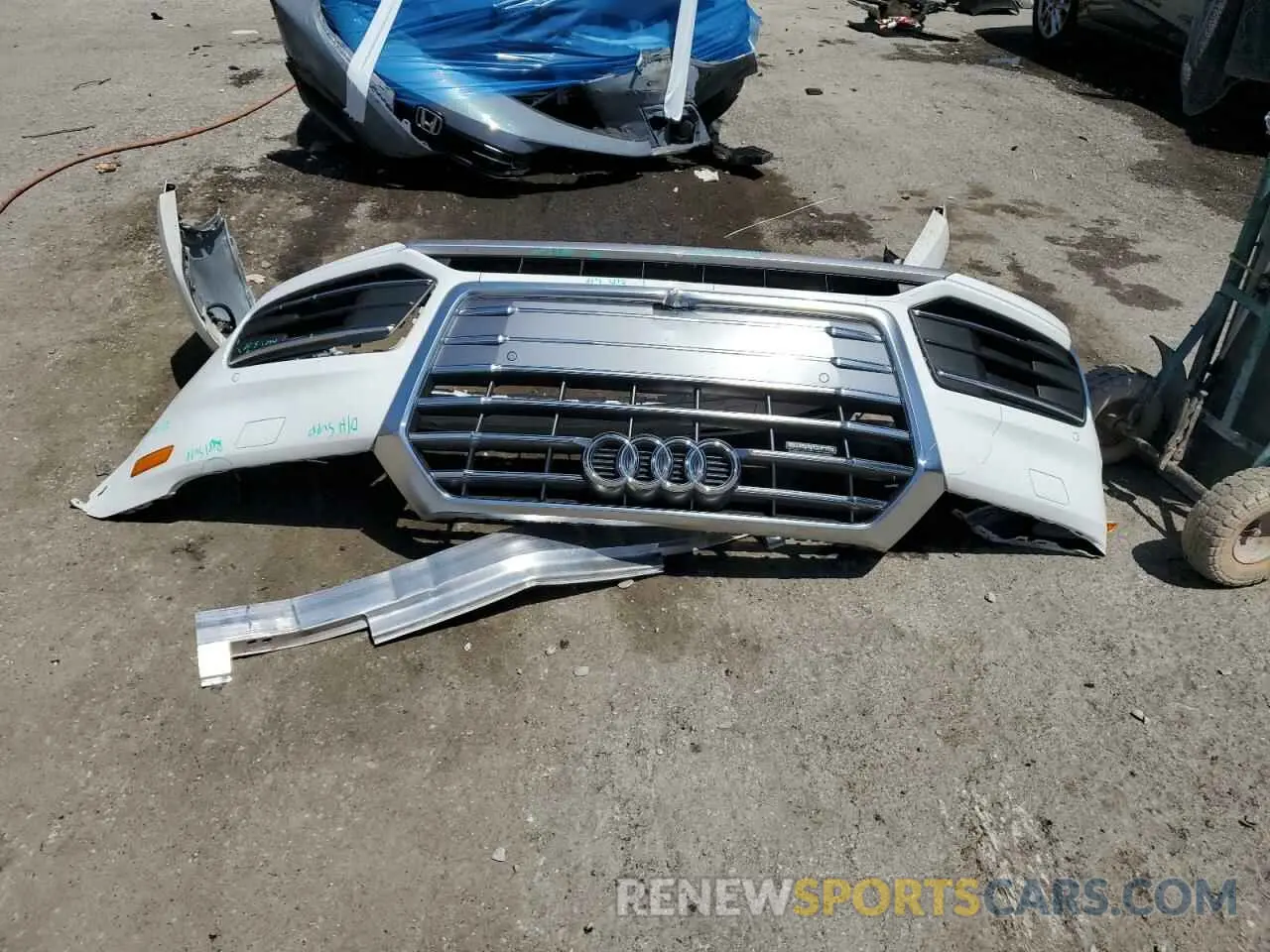 13 Photograph of a damaged car WA1ANAFY9L2119029 AUDI Q5 2020