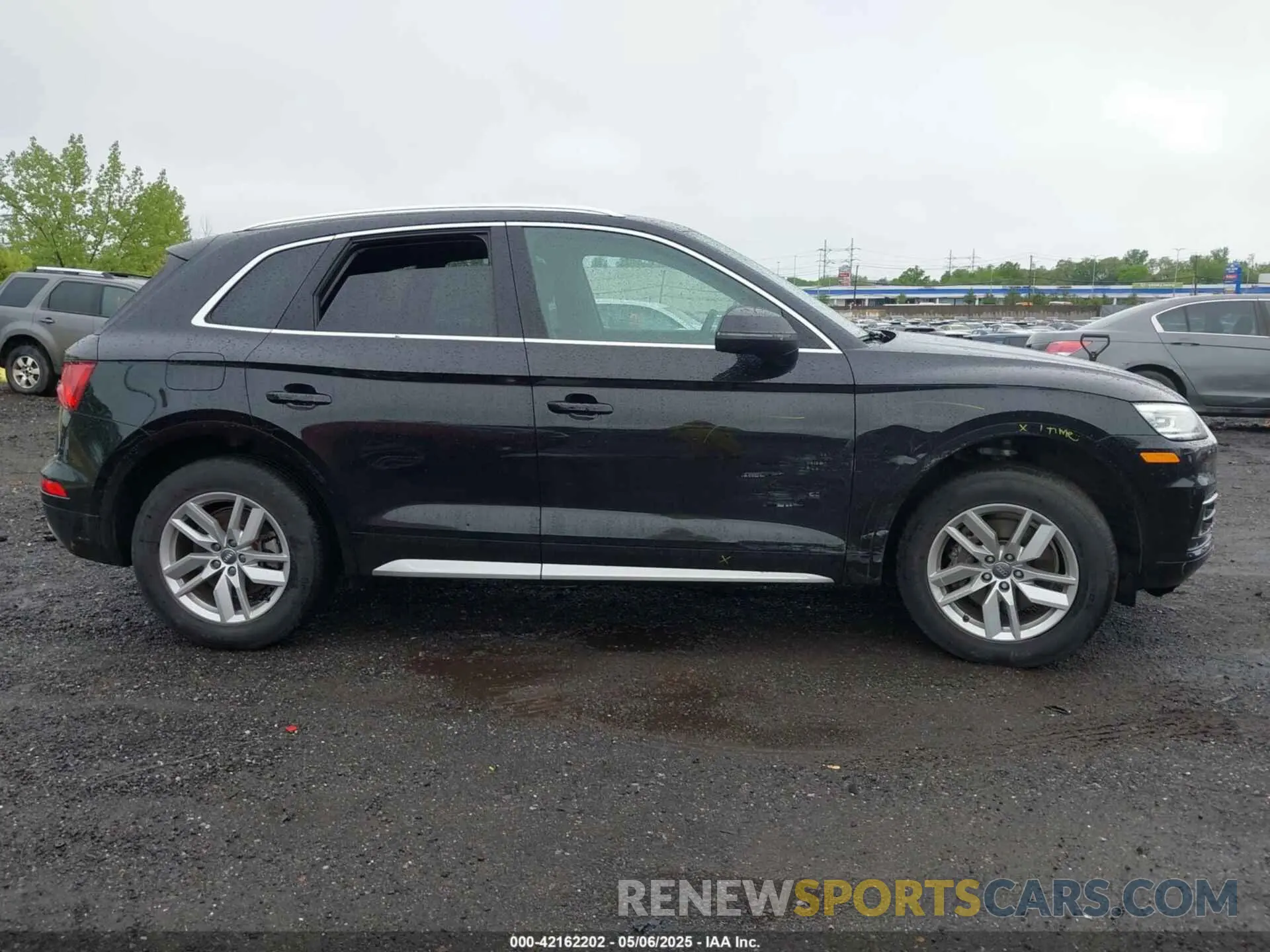 13 Photograph of a damaged car WA1ANAFYXL2058158 AUDI Q5 2020