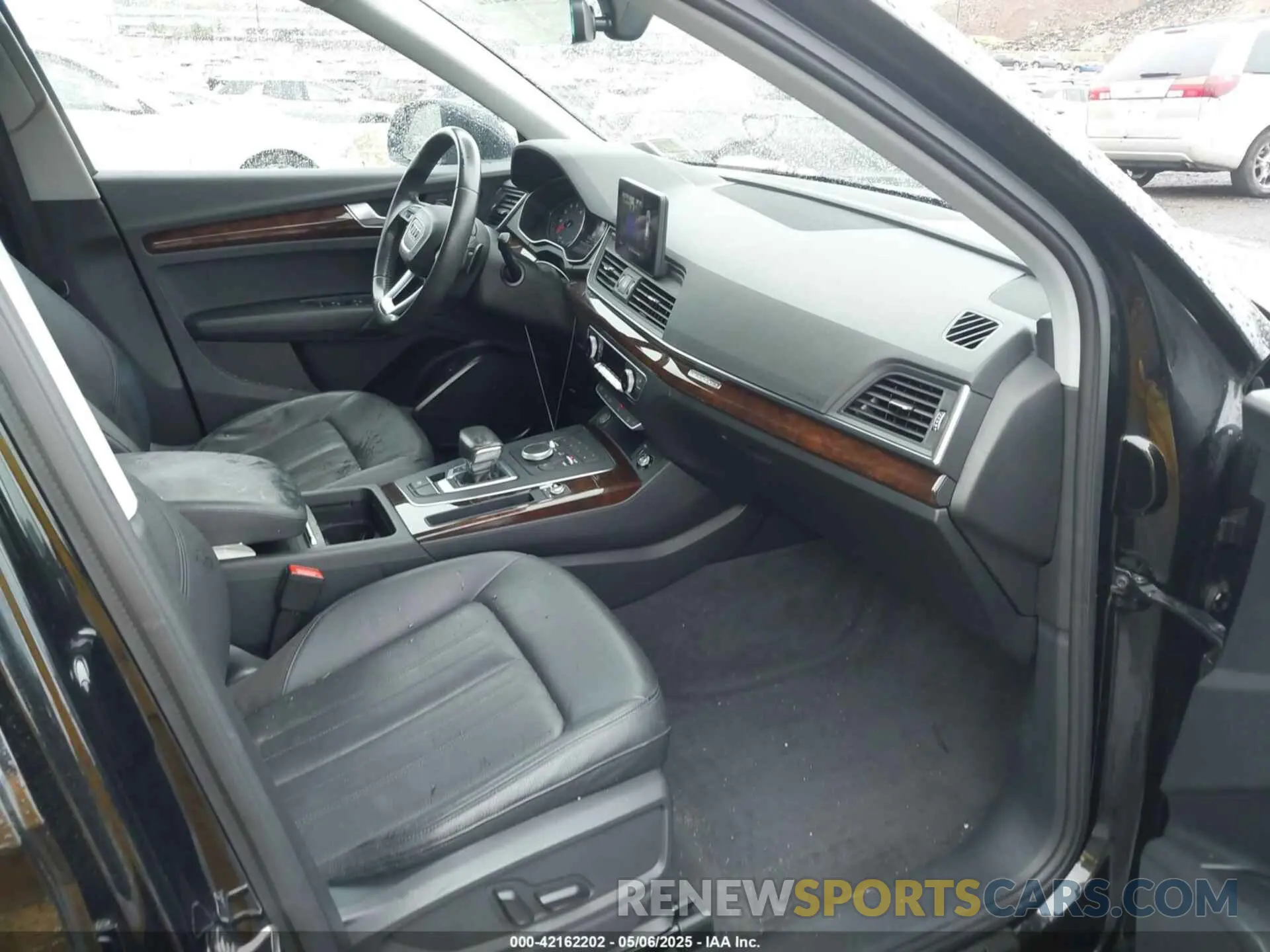 5 Photograph of a damaged car WA1ANAFYXL2058158 AUDI Q5 2020