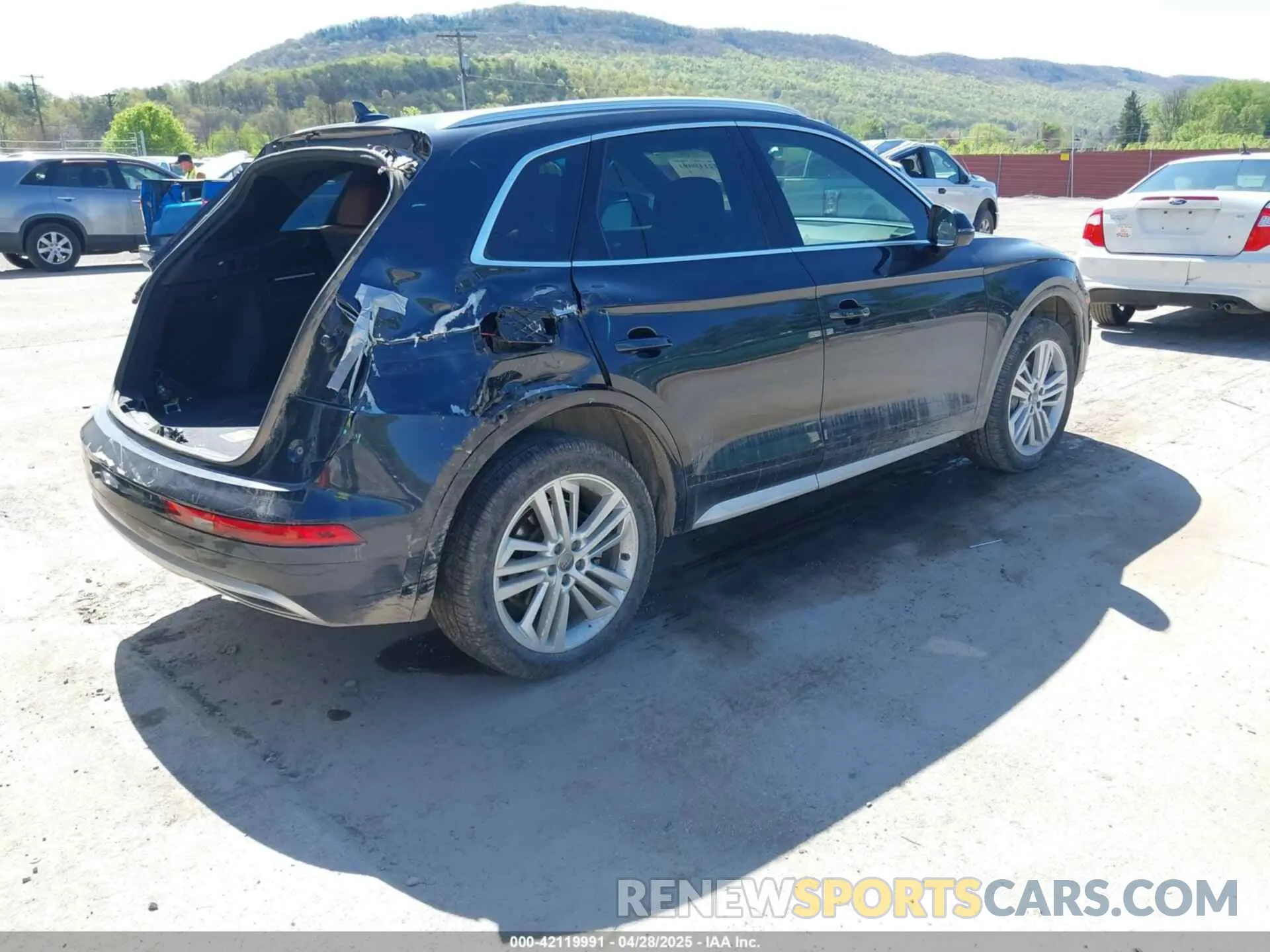 4 Фотография поврежденного автомобиля WA1BNAFY7L2071874 AUDI Q5 2020
