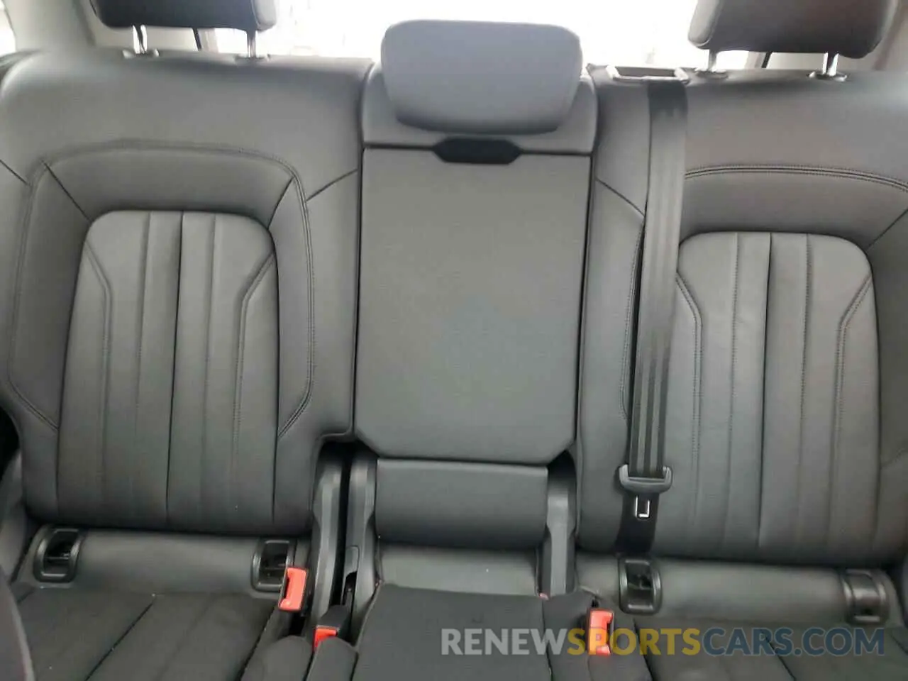 10 Photograph of a damaged car WA1BNAFYXL2024192 AUDI Q5 2020