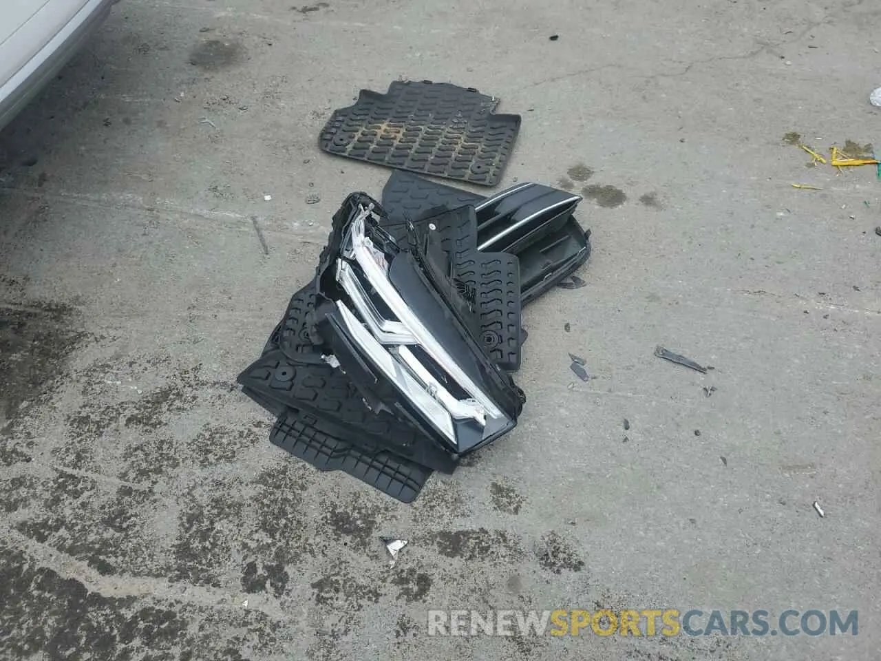 13 Photograph of a damaged car WA1BNAFYXL2024192 AUDI Q5 2020