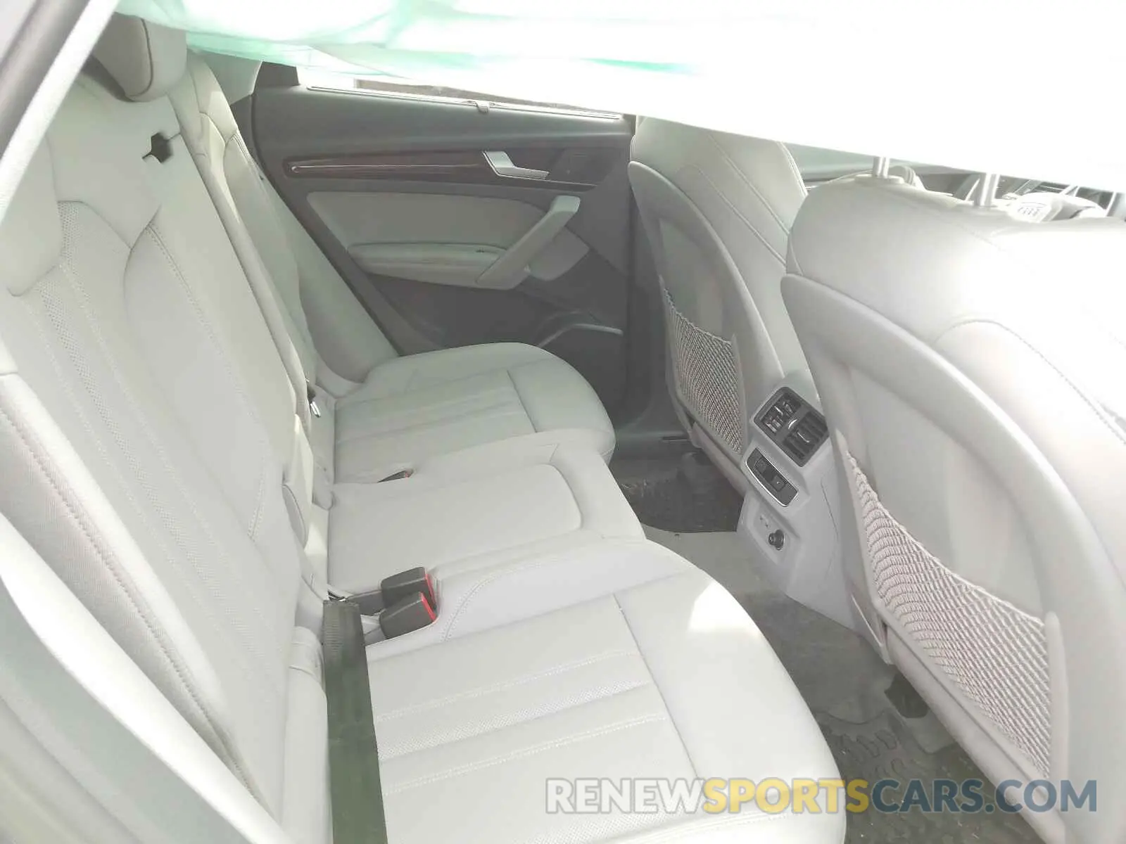 6 Photograph of a damaged car WA1BNAFYXL2053627 AUDI Q5 2020
