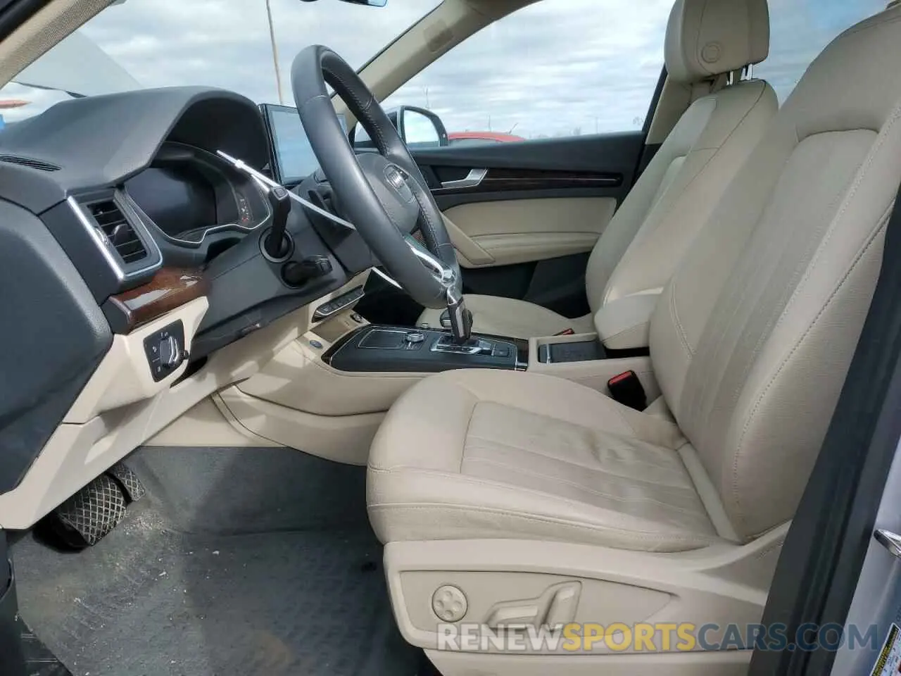 7 Photograph of a damaged car WA1E2AFY5L2046865 AUDI Q5 2020