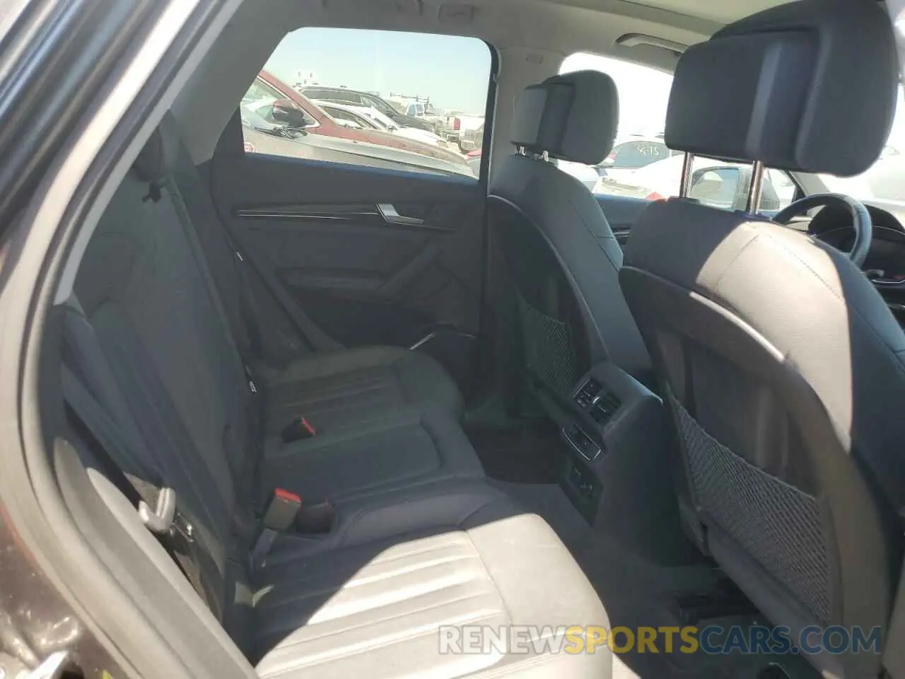 11 Photograph of a damaged car WA1E2AFY6L2068292 AUDI Q5 2020