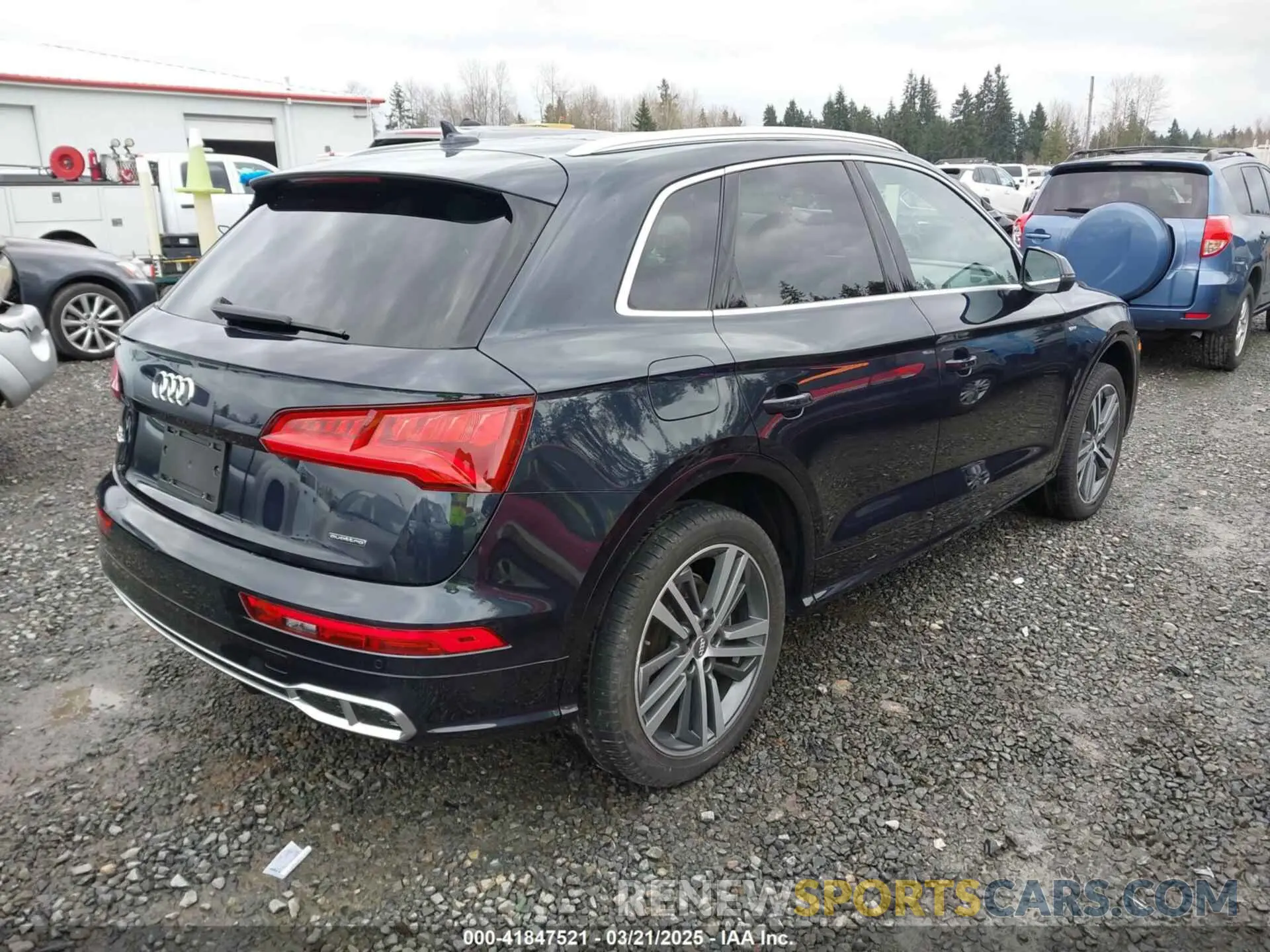 4 Photograph of a damaged car WA1E2AFY9L2069727 AUDI Q5 2020