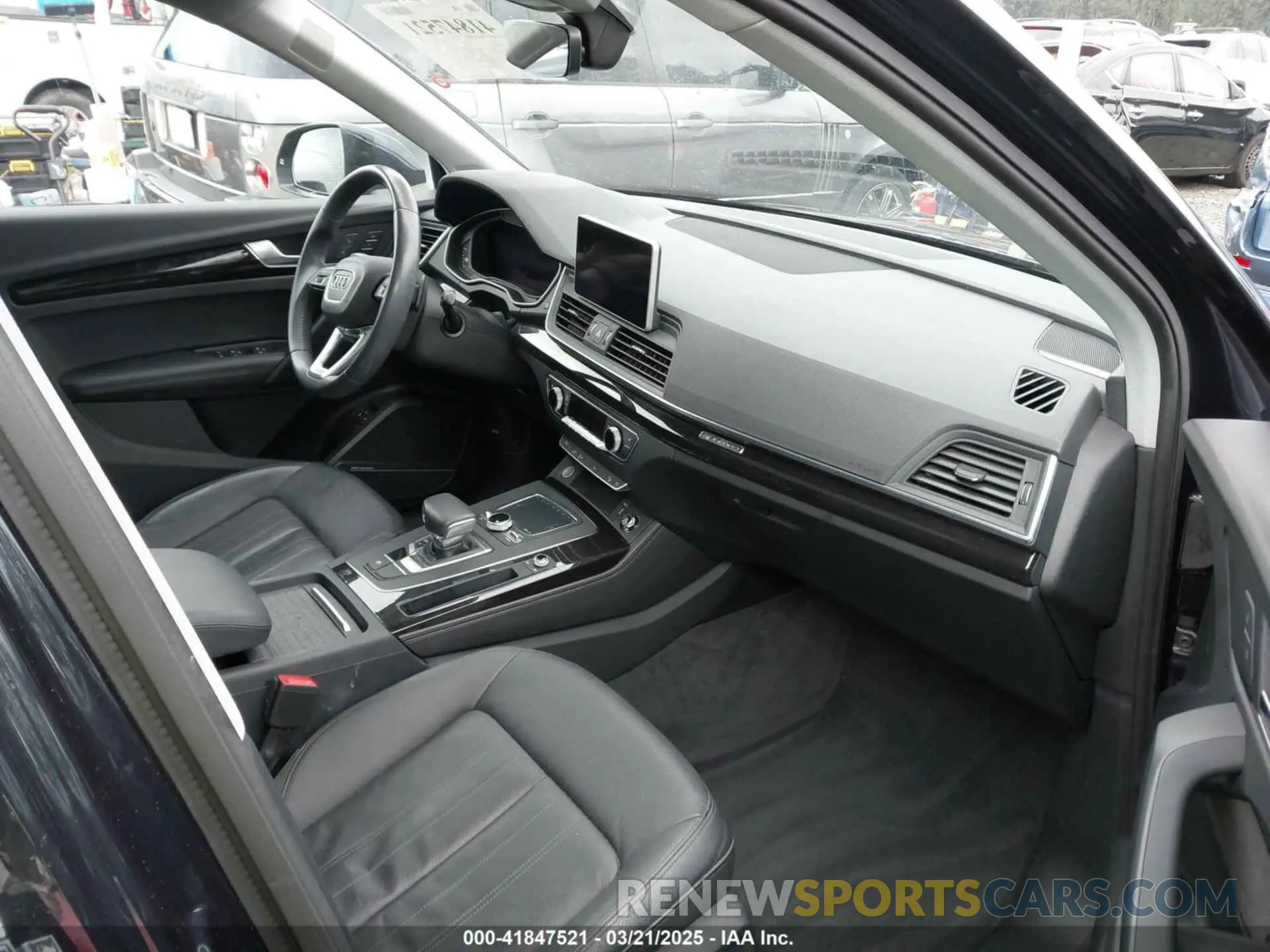 5 Photograph of a damaged car WA1E2AFY9L2069727 AUDI Q5 2020