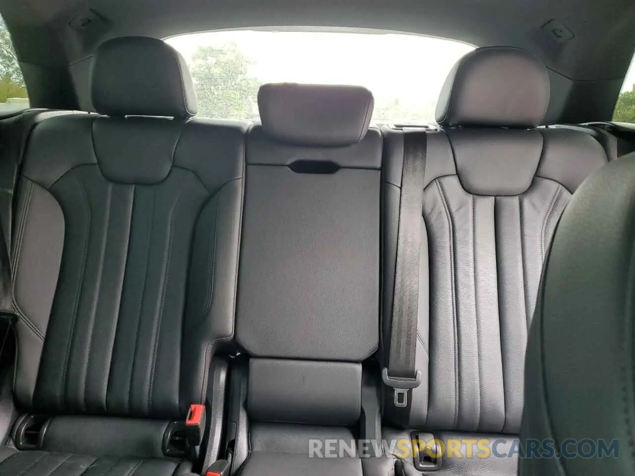 10 Photograph of a damaged car WA1ENAFY7L2105471 AUDI Q5 2020