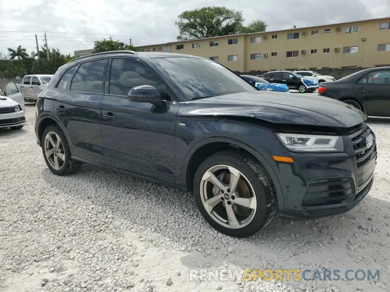4 Photograph of a damaged car WA1ENAFY7L2105471 AUDI Q5 2020