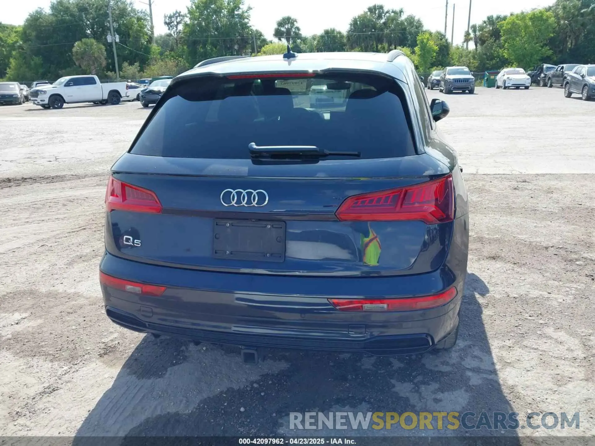 16 Photograph of a damaged car WA1FNAFYXL2093983 AUDI Q5 2020