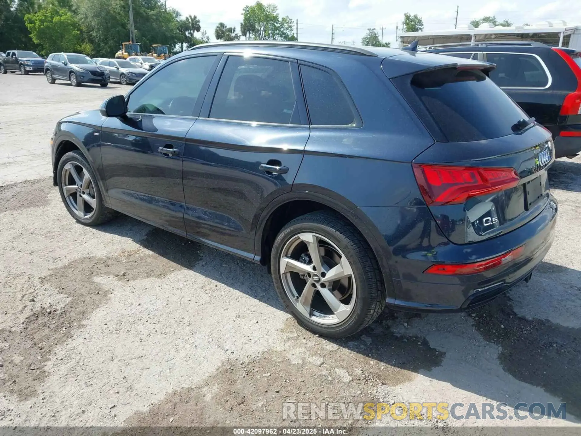 3 Photograph of a damaged car WA1FNAFYXL2093983 AUDI Q5 2020