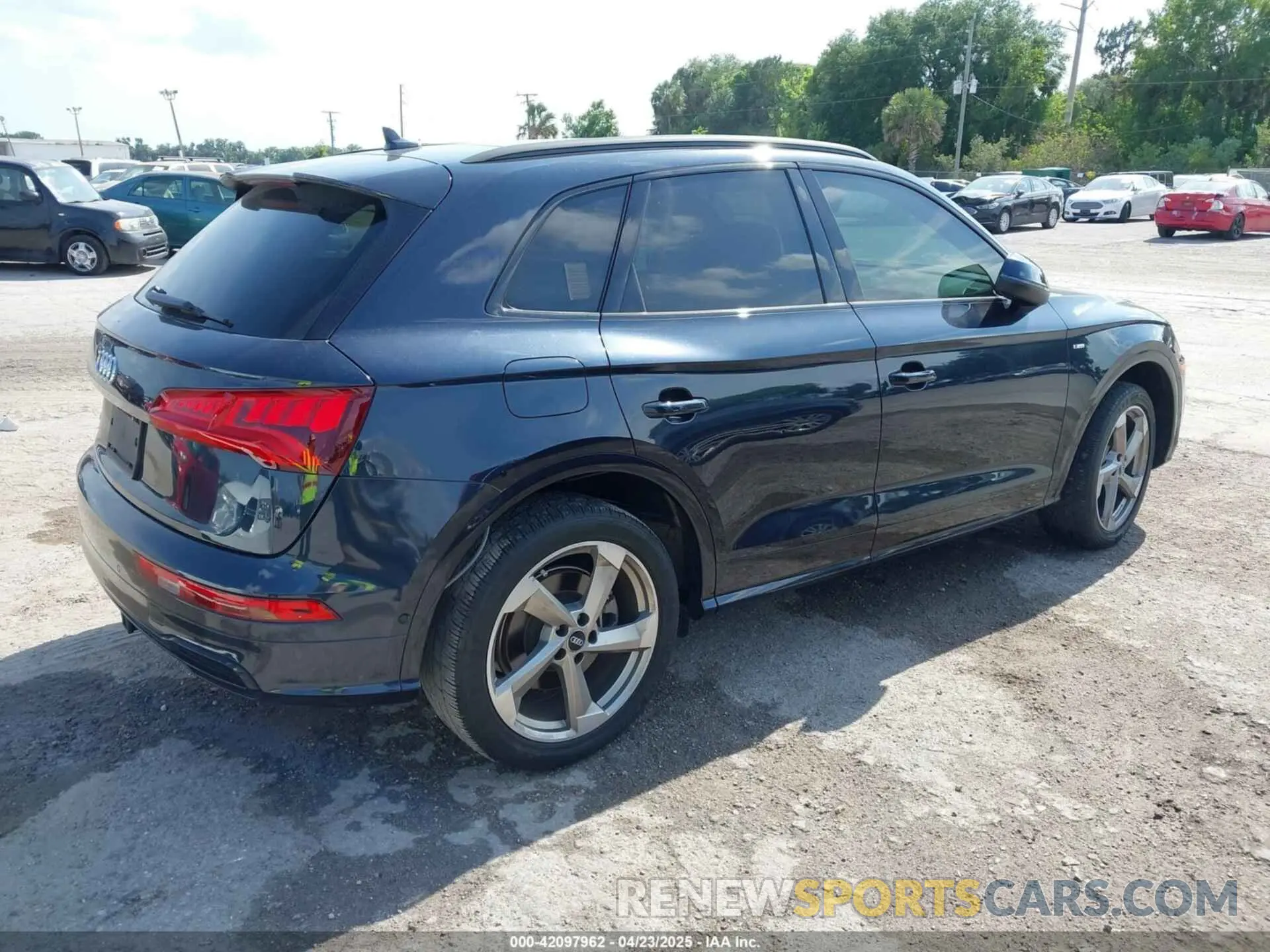 4 Photograph of a damaged car WA1FNAFYXL2093983 AUDI Q5 2020
