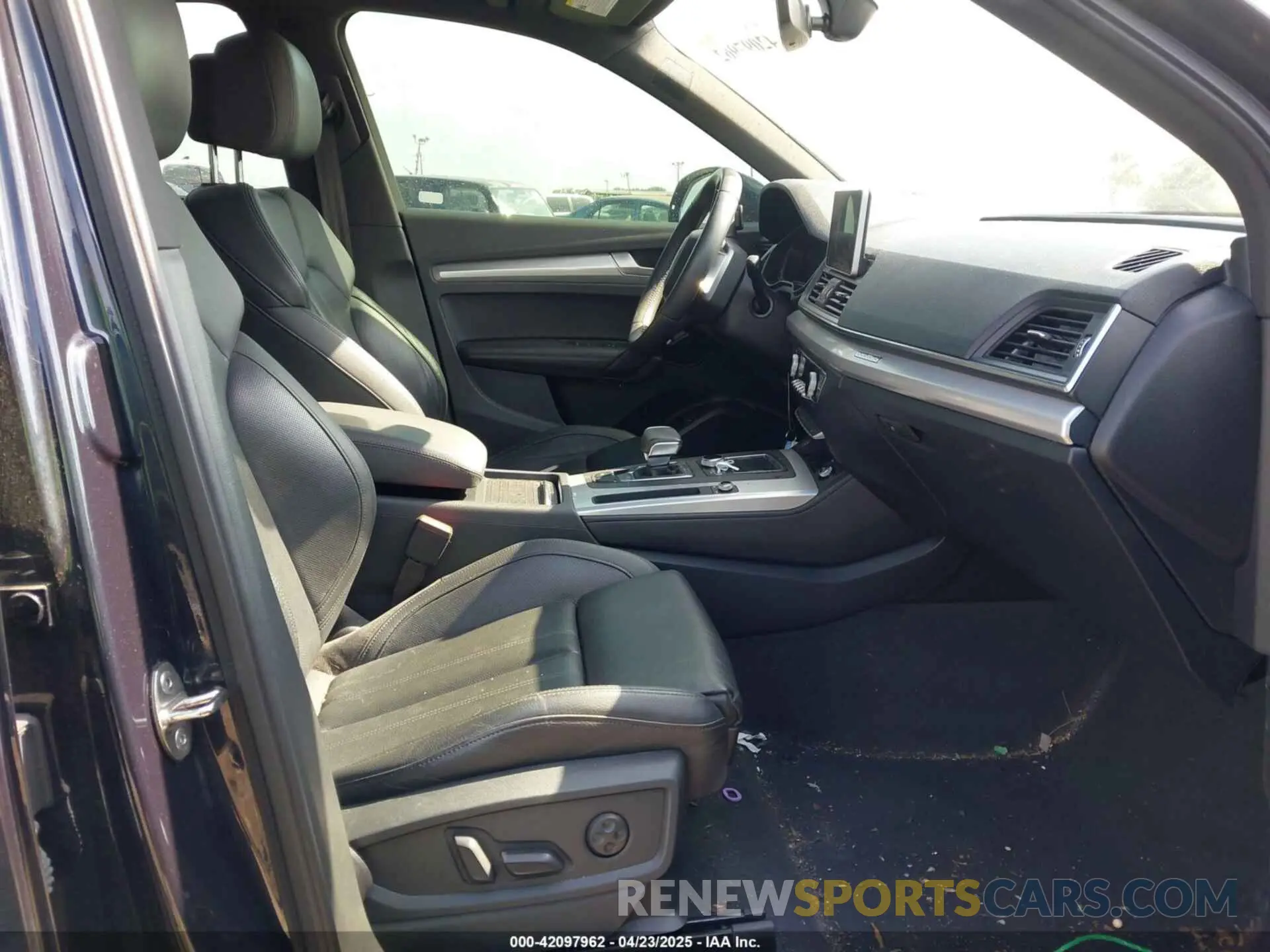 5 Photograph of a damaged car WA1FNAFYXL2093983 AUDI Q5 2020