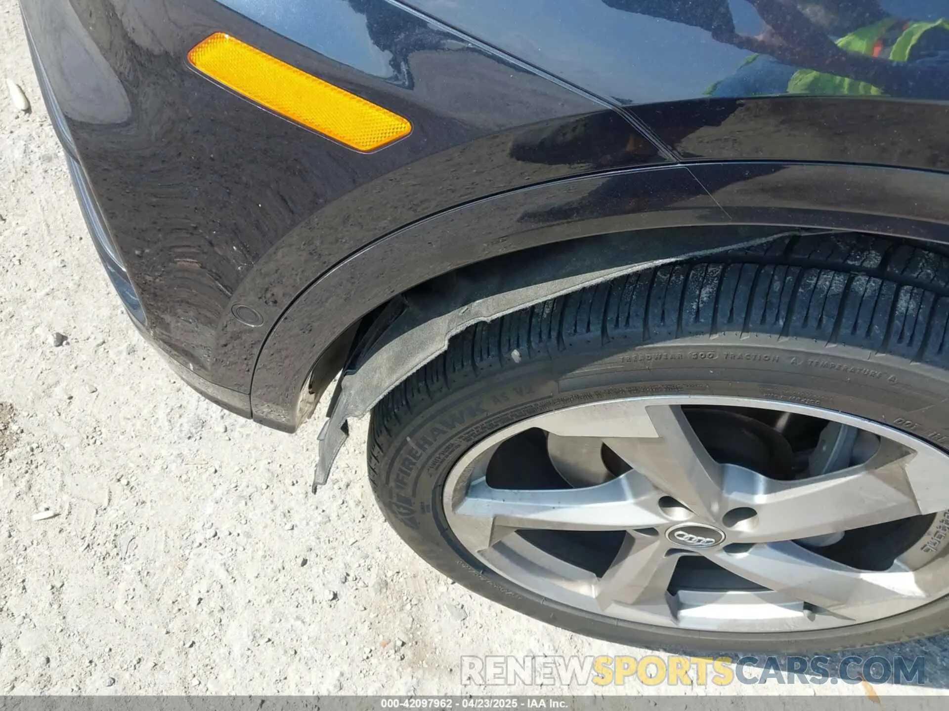 6 Photograph of a damaged car WA1FNAFYXL2093983 AUDI Q5 2020