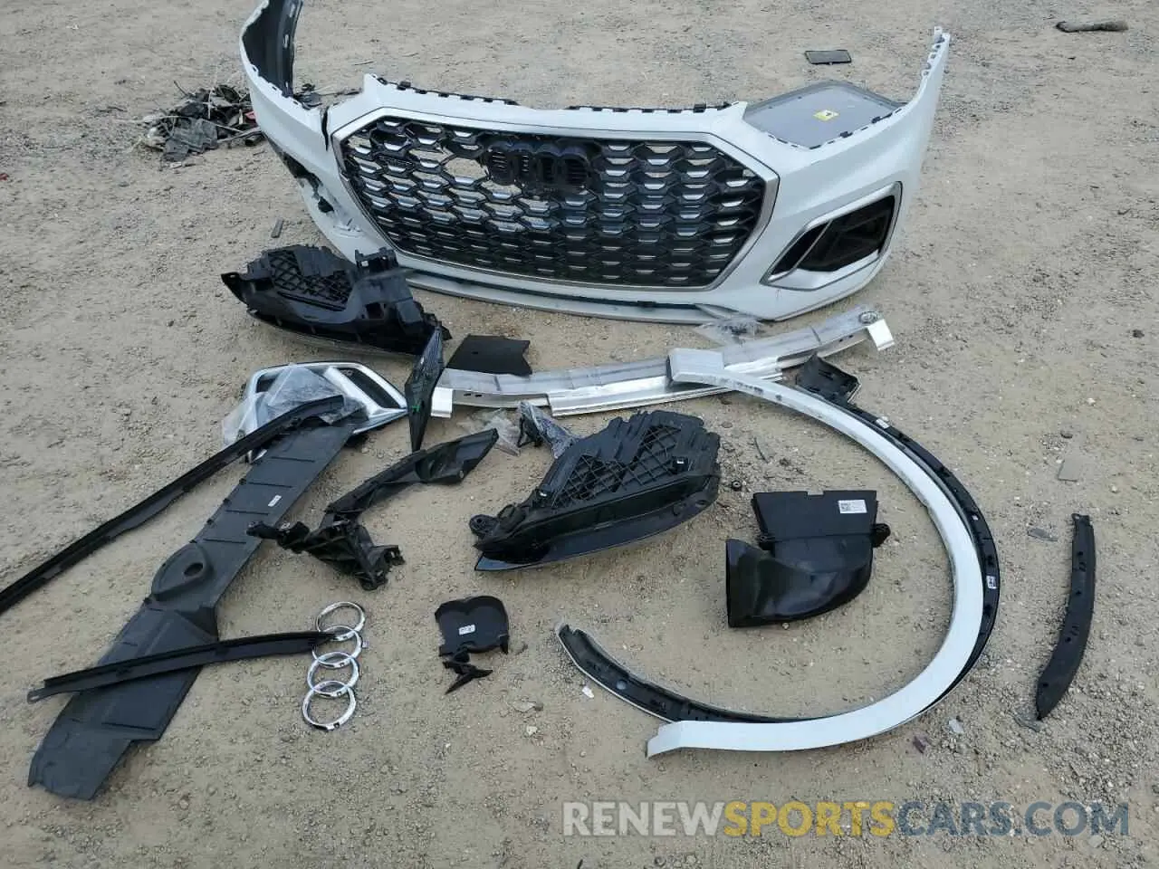 15 Photograph of a damaged car WA15AAFY6M2137390 AUDI Q5 2021