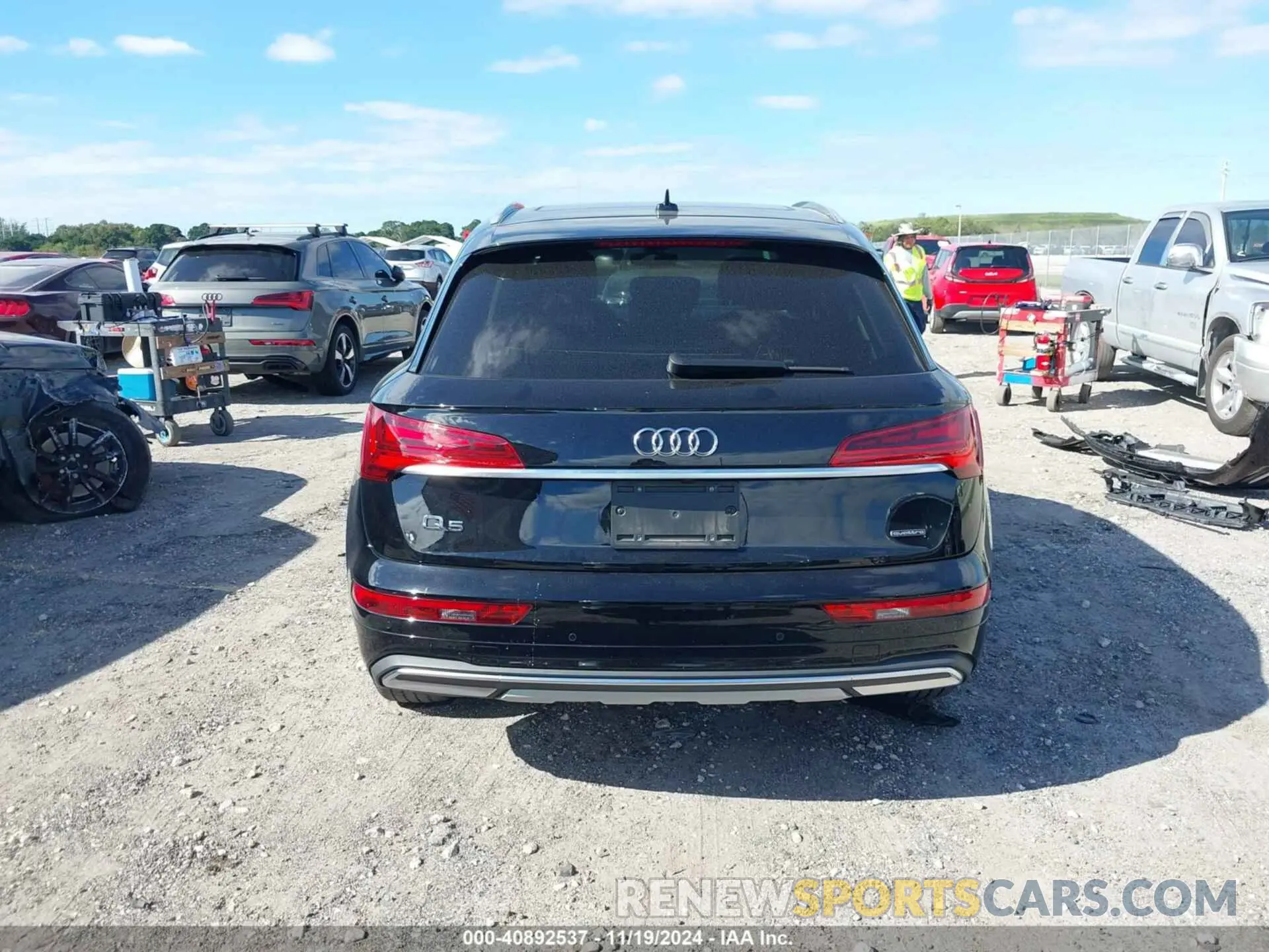 17 Photograph of a damaged car WA1AAAFY1M2075038 AUDI Q5 2021