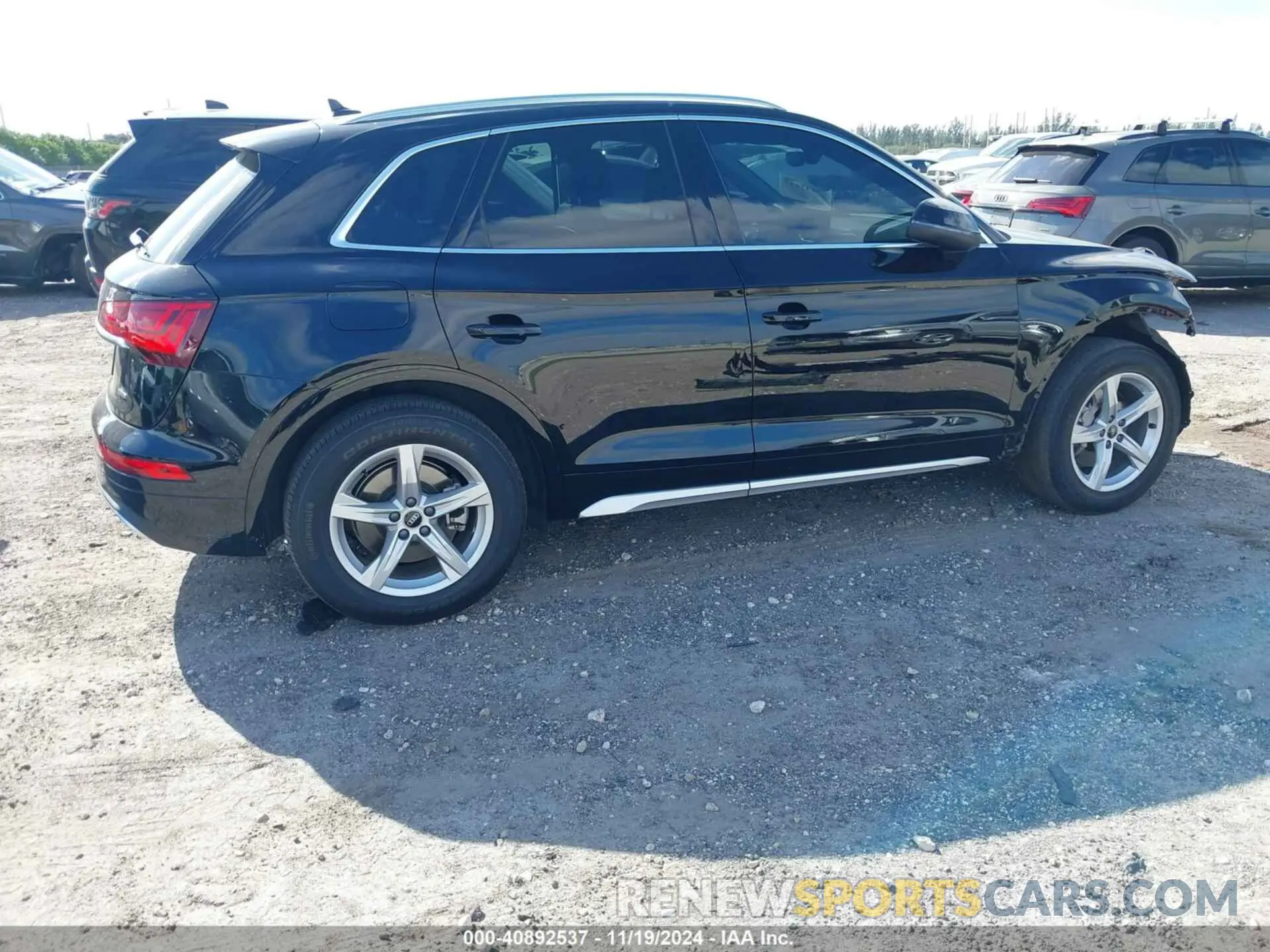 4 Photograph of a damaged car WA1AAAFY1M2075038 AUDI Q5 2021