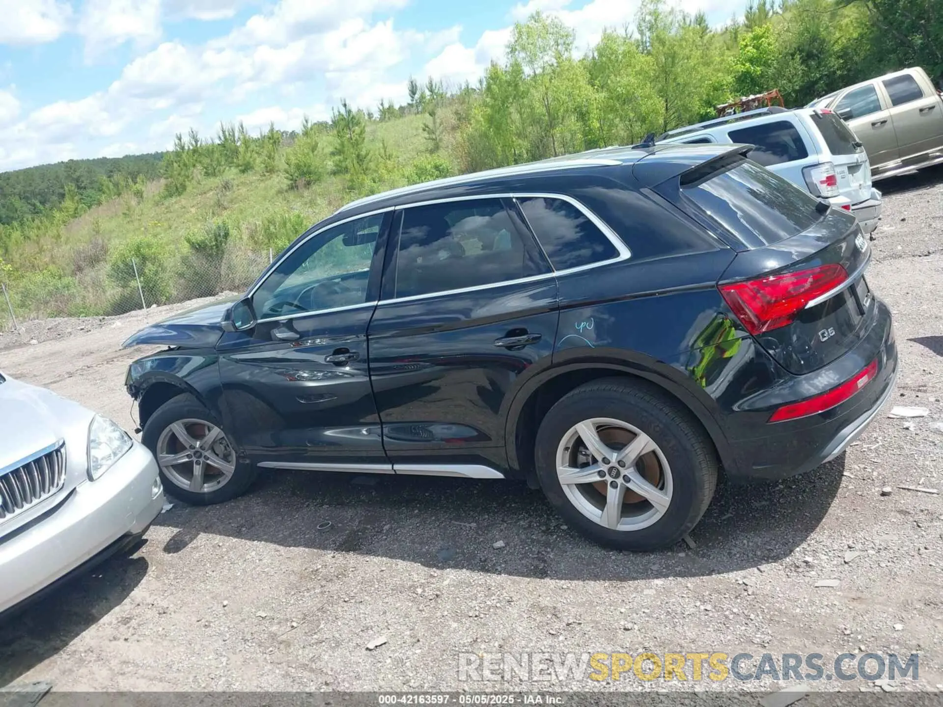 14 Photograph of a damaged car WA1AAAFY5M2087242 AUDI Q5 2021
