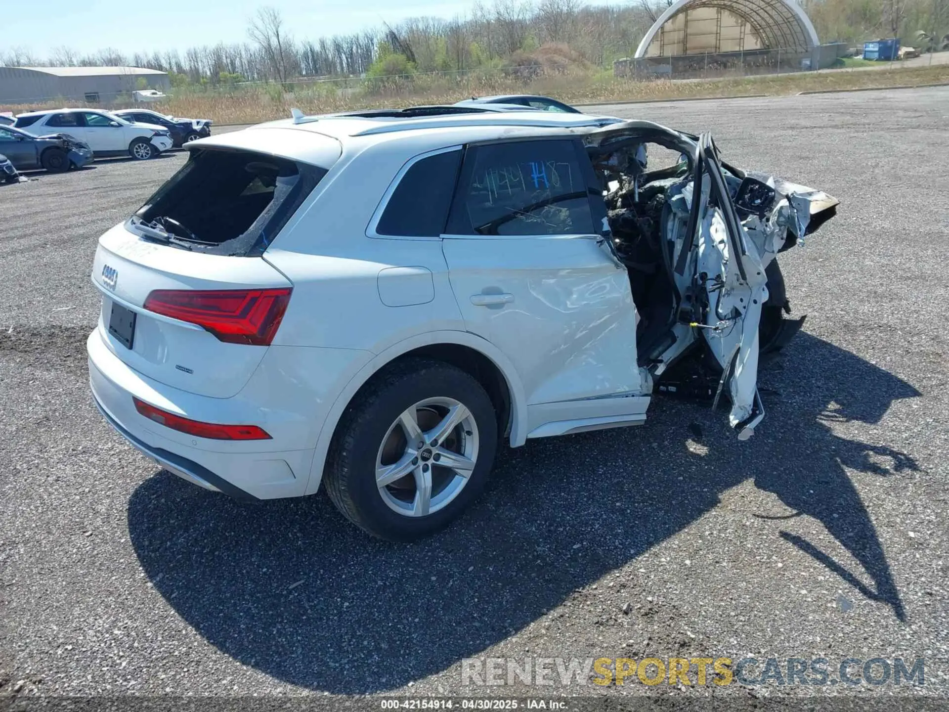 4 Photograph of a damaged car WA1AAAFY5M2110311 AUDI Q5 2021