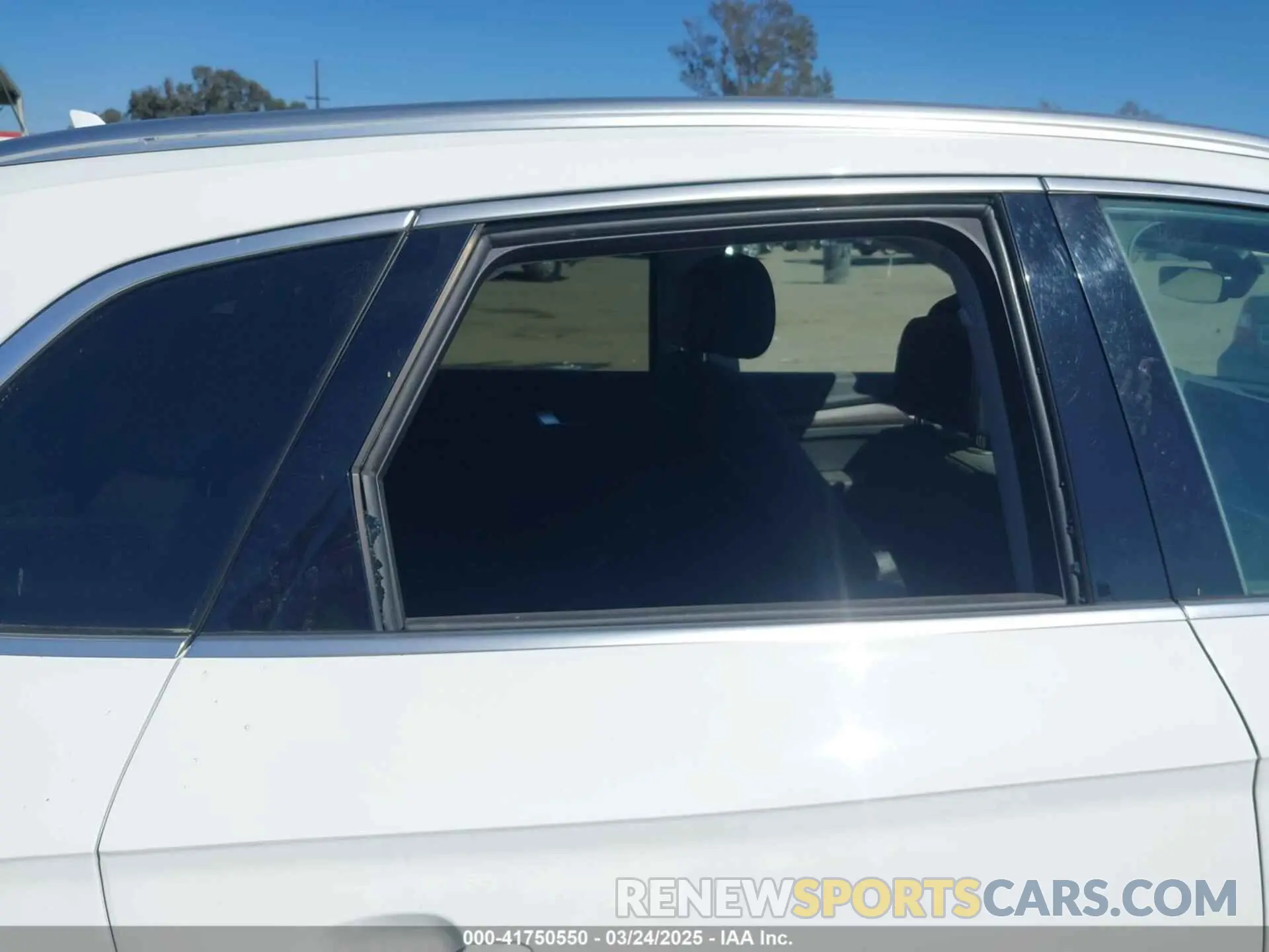 16 Photograph of a damaged car WA1AAAFY6M2045811 AUDI Q5 2021