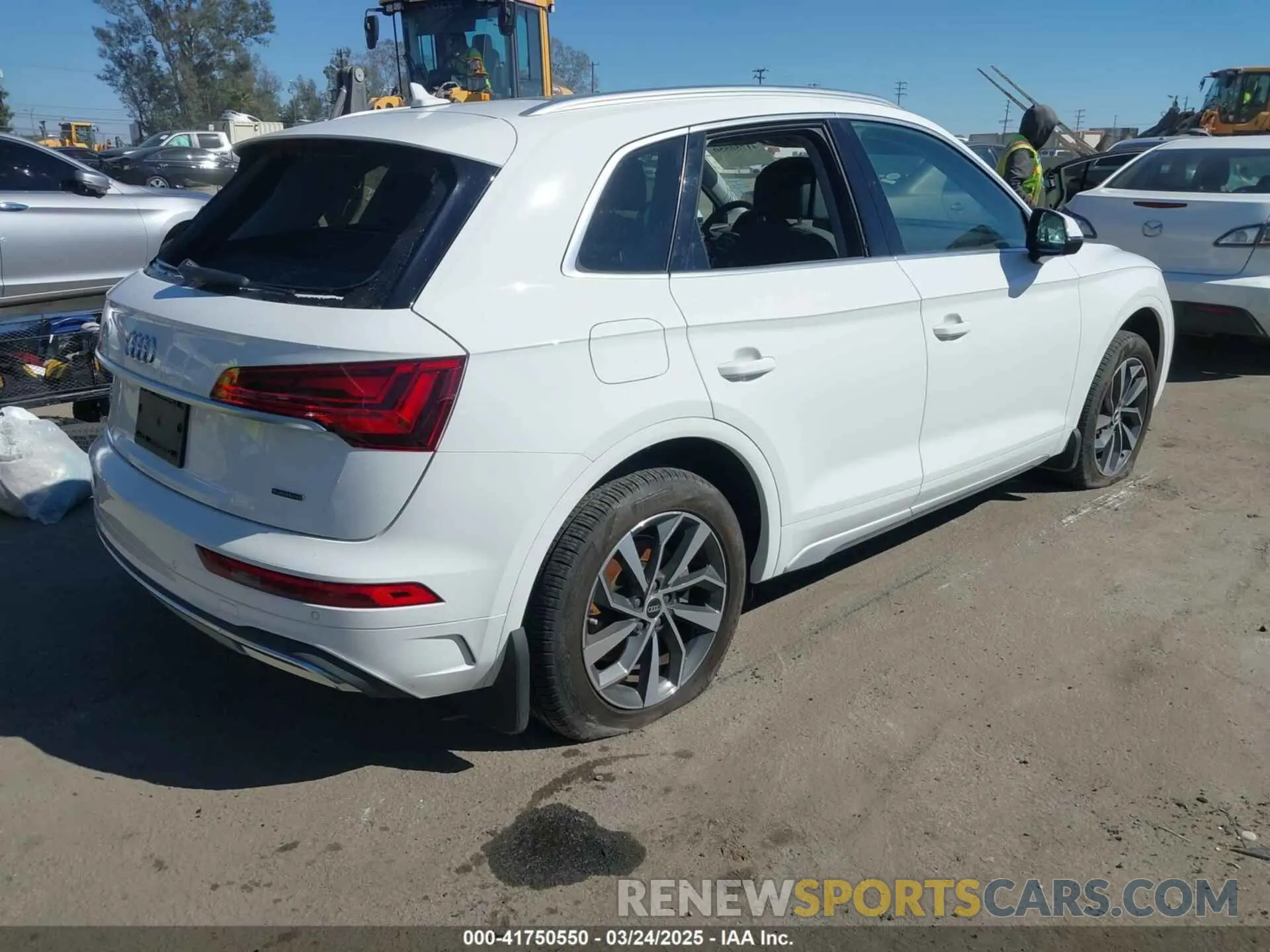 4 Photograph of a damaged car WA1AAAFY6M2045811 AUDI Q5 2021