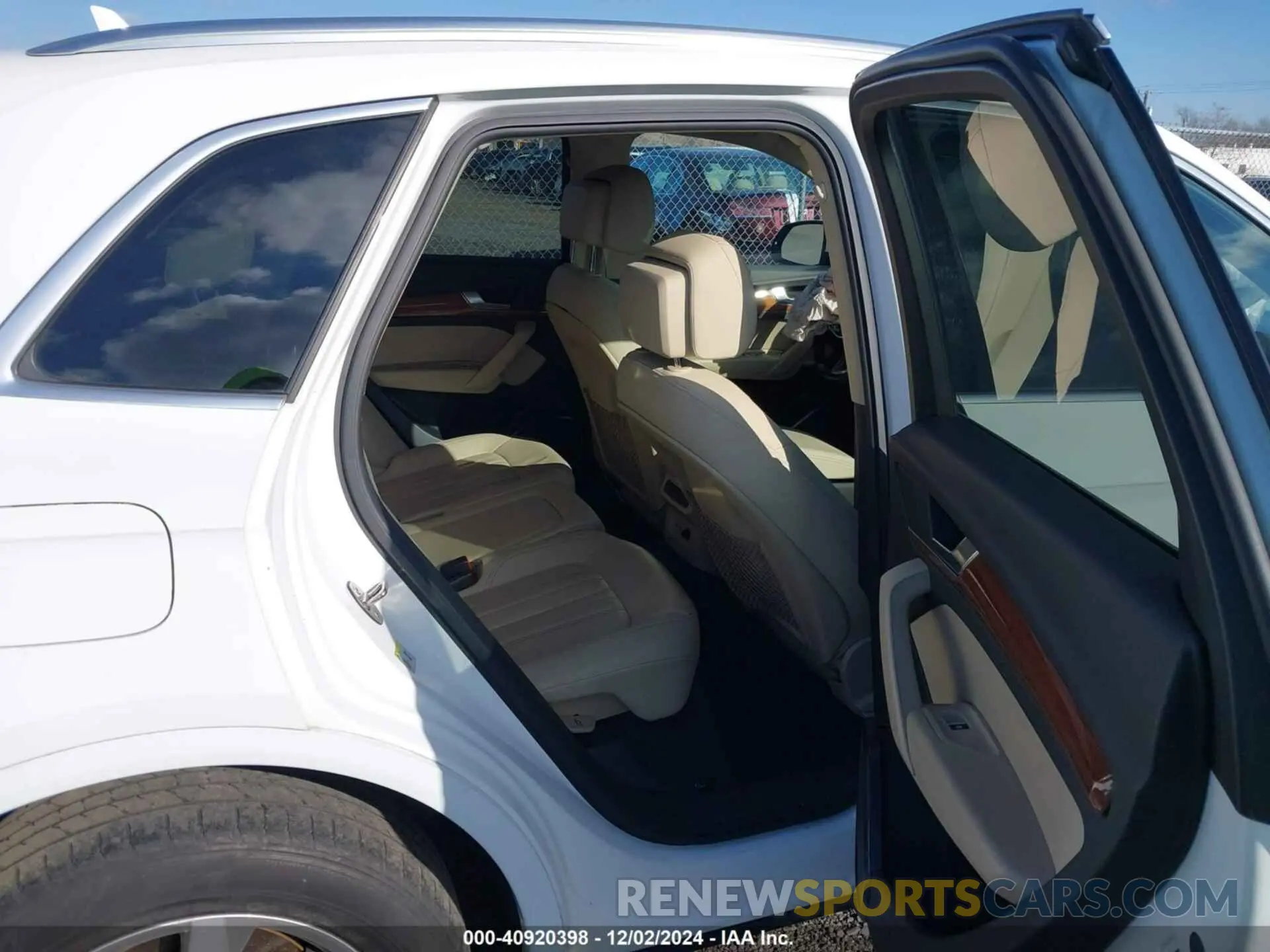 8 Фотография поврежденного автомобиля WA1AAAFY7M2091647 AUDI Q5 2021